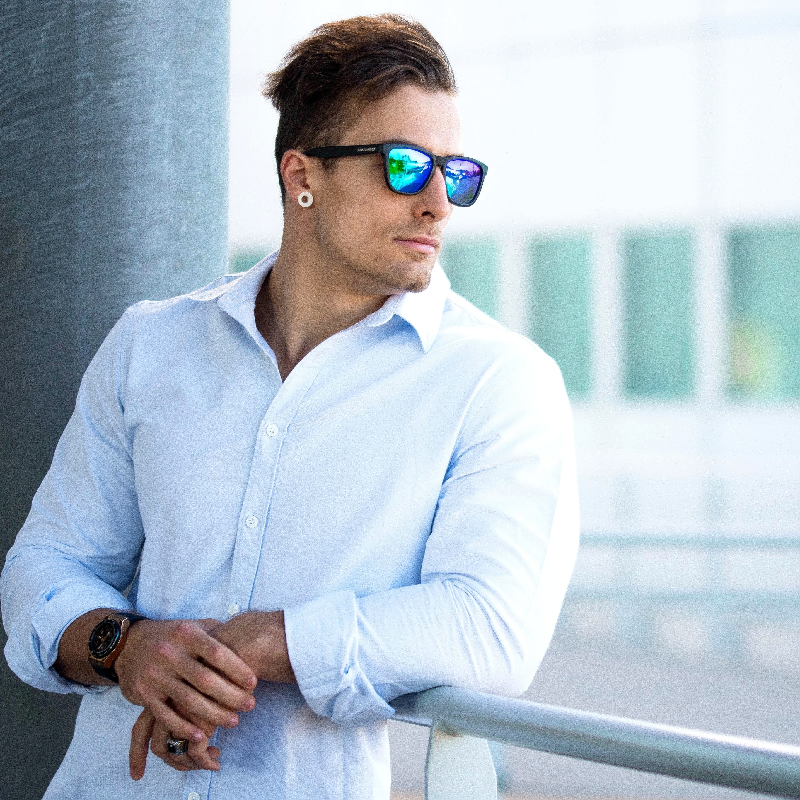 contemplation, black, business, sensolatino, 2K, males, one man only, boy, one person, casual clothing, sunglasses, looking away, real people, front view, Phone HD Wallpaper
