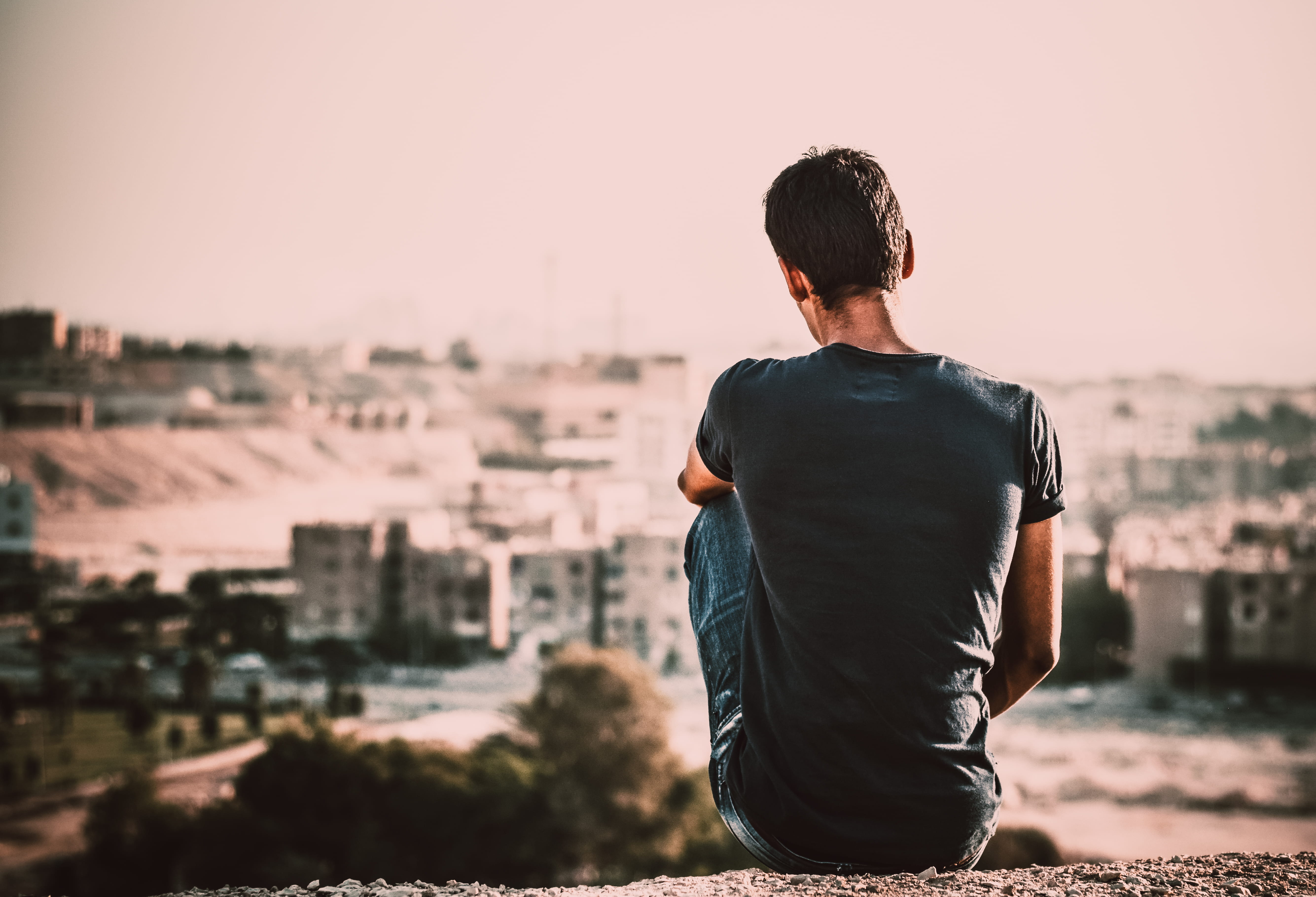 daylight, denim, looking at view, gray, waist up, shirt, one person, people, men, skyscraper, adult, looking, cityscape, architecture, black, jeans, person, HD Wallpaper