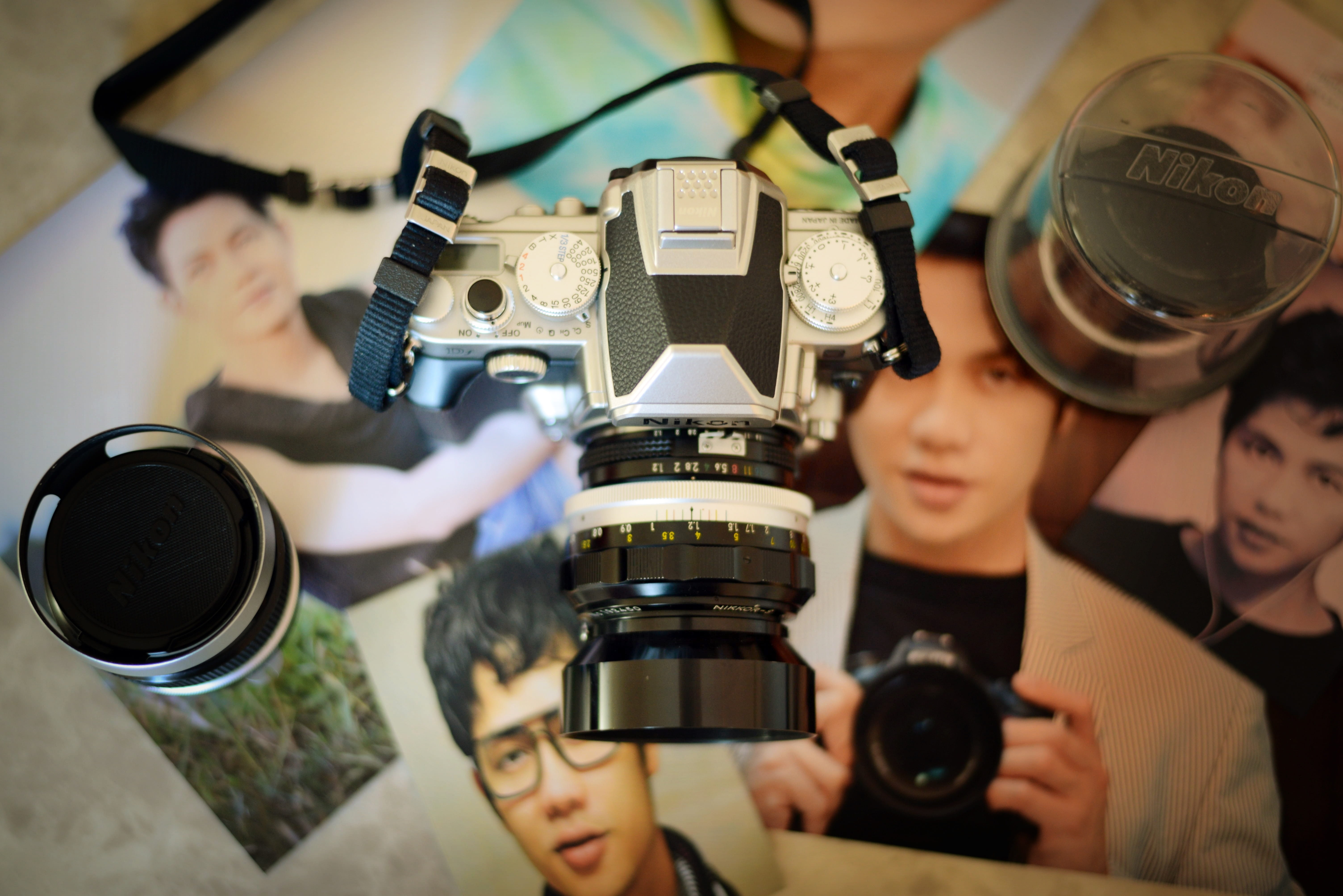 camera - photographic equipment, activity, lens, photography themes, people, camera, photography, selective focus, looking through an object, photographing, HD Wallpaper