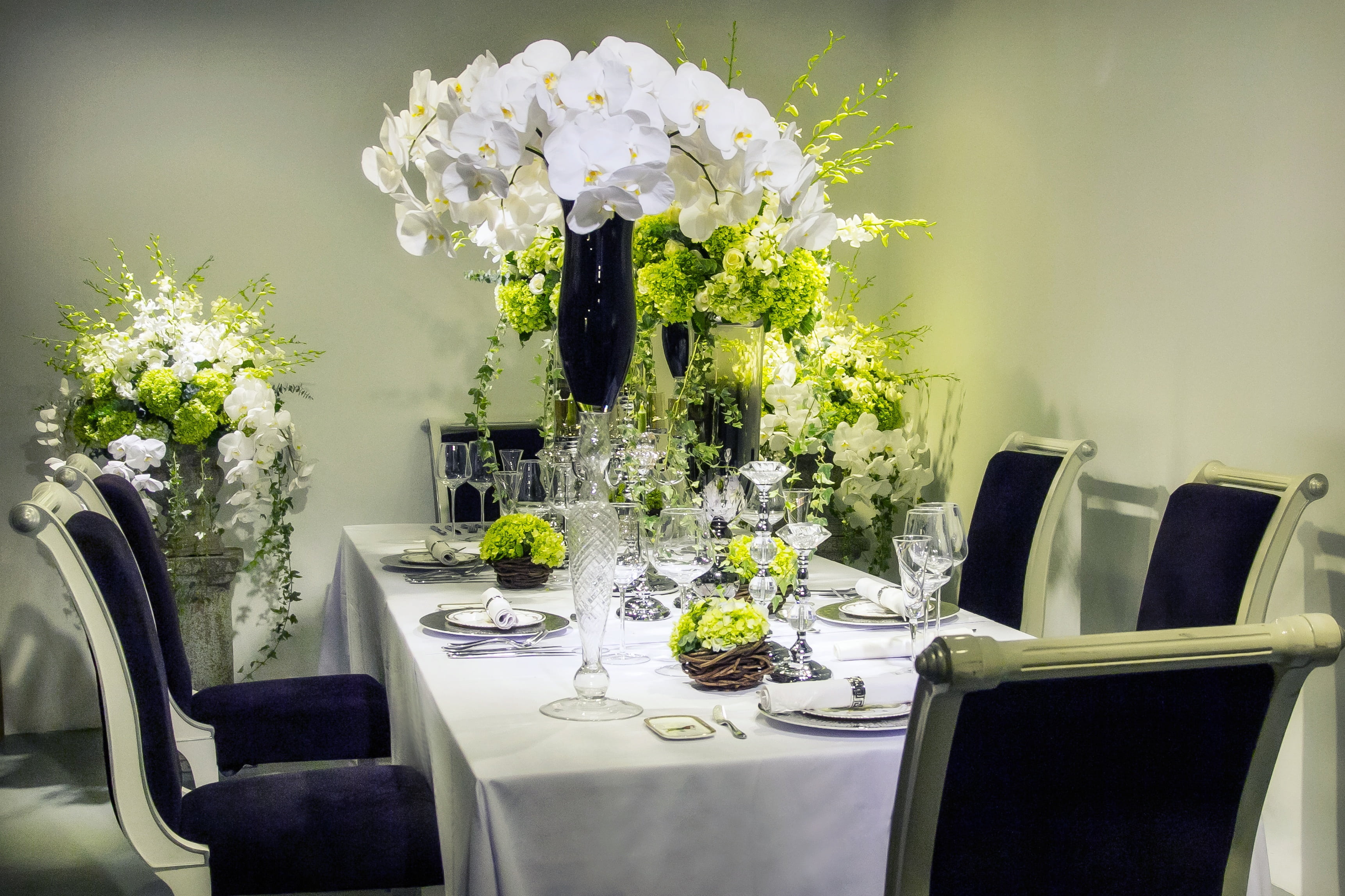 still lifes, wedding, flowerpot, silverware, banquet table, chair, white, nice, rectangular, lung linh, celebration, napkin, tablecloth, dining, bouquet, HD Wallpaper