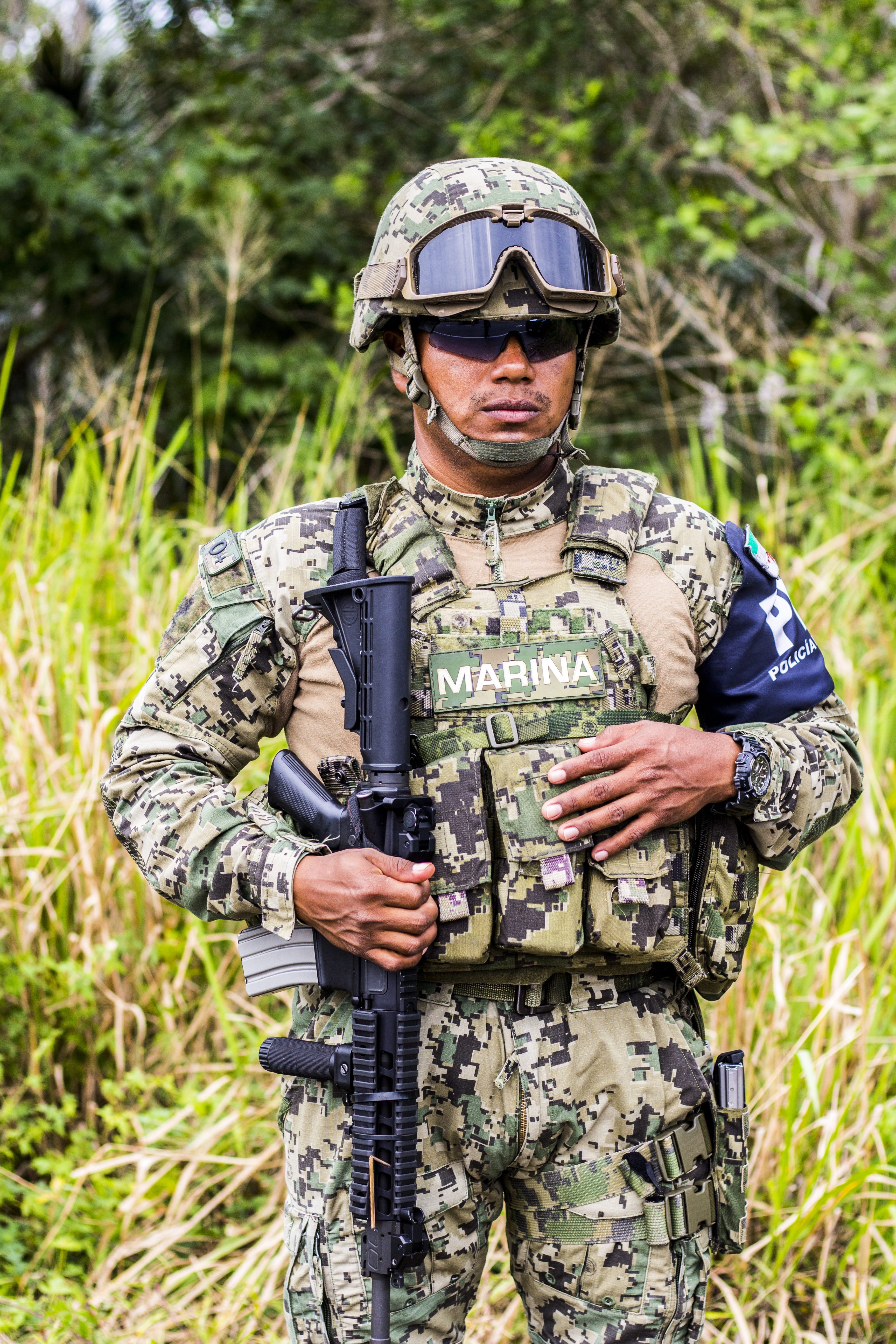 standing, battle, armed forces, forces, military uniform, war, one person, defense, armor, helmet, armed, gun, combat, marine, protection, rifle, camouflage clothing, Phone HD Wallpaper