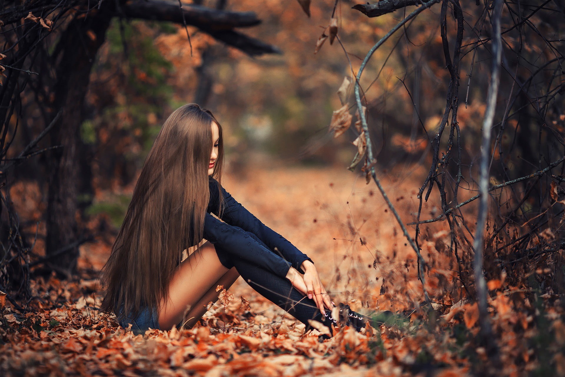 sitting, leaves, shirt, blue, 1080P, nature, model, s, 1920x1280, sleeve, woman, autumn, long, photography, HD Wallpaper