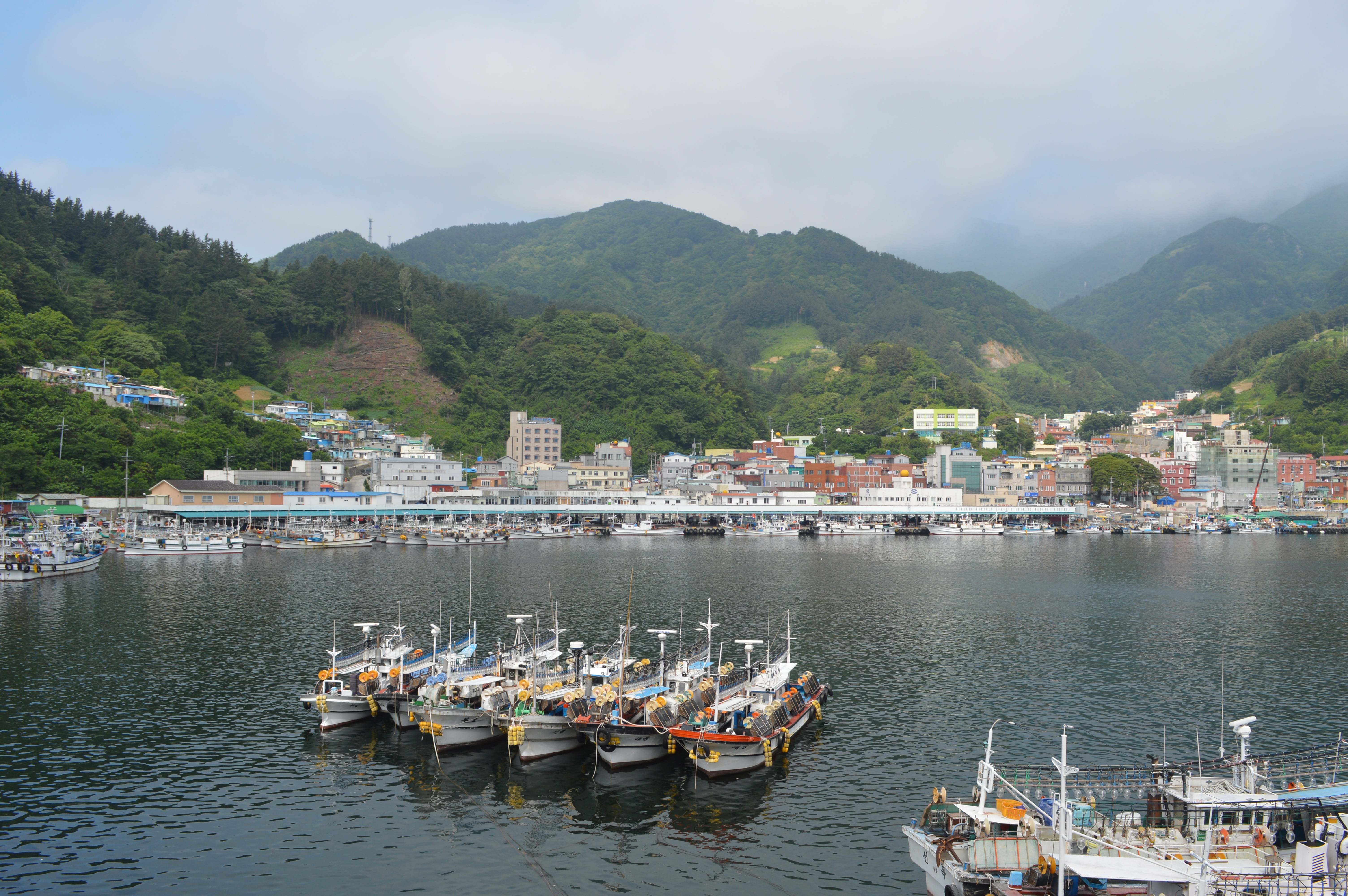 transportation, nautical vessel, mountain range, outdoors, tourism, korea, sailboat, harbor, 5K, scenery, nature, coastal, mountain, water, architecture, HD Wallpaper