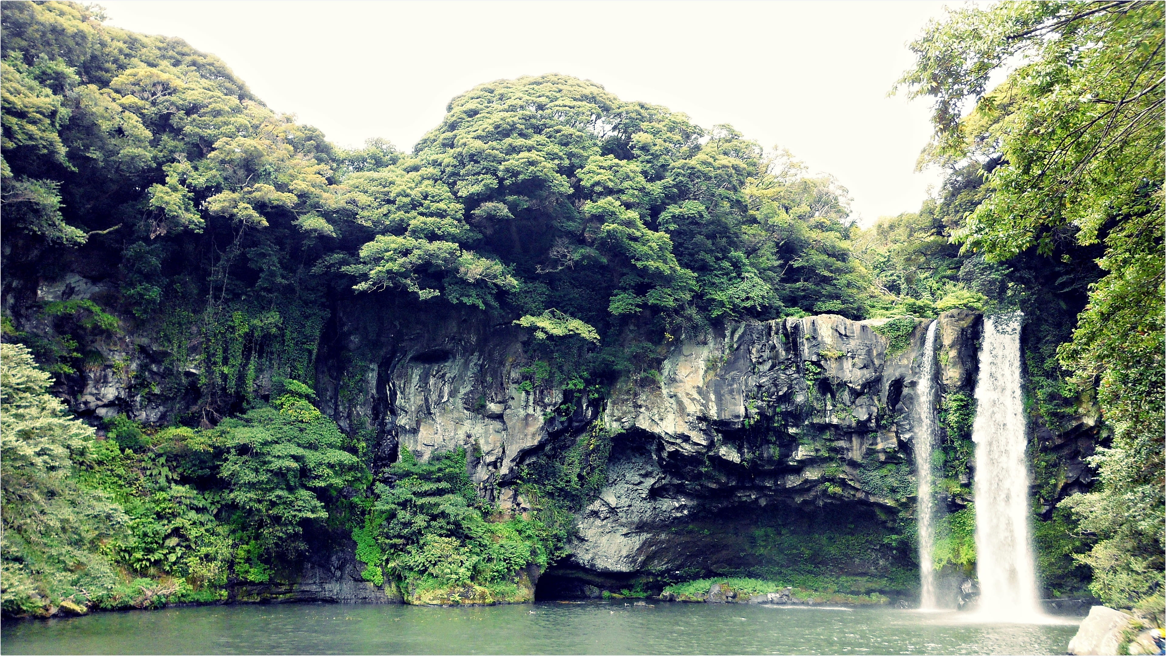 waterfall, jeju, land, cheonjeyeon, rock, tranquil scene, 4K, plant, beauty in nature, no people, forest, rock formation, power in nature, flowing, waterfalls, HD Wallpaper
