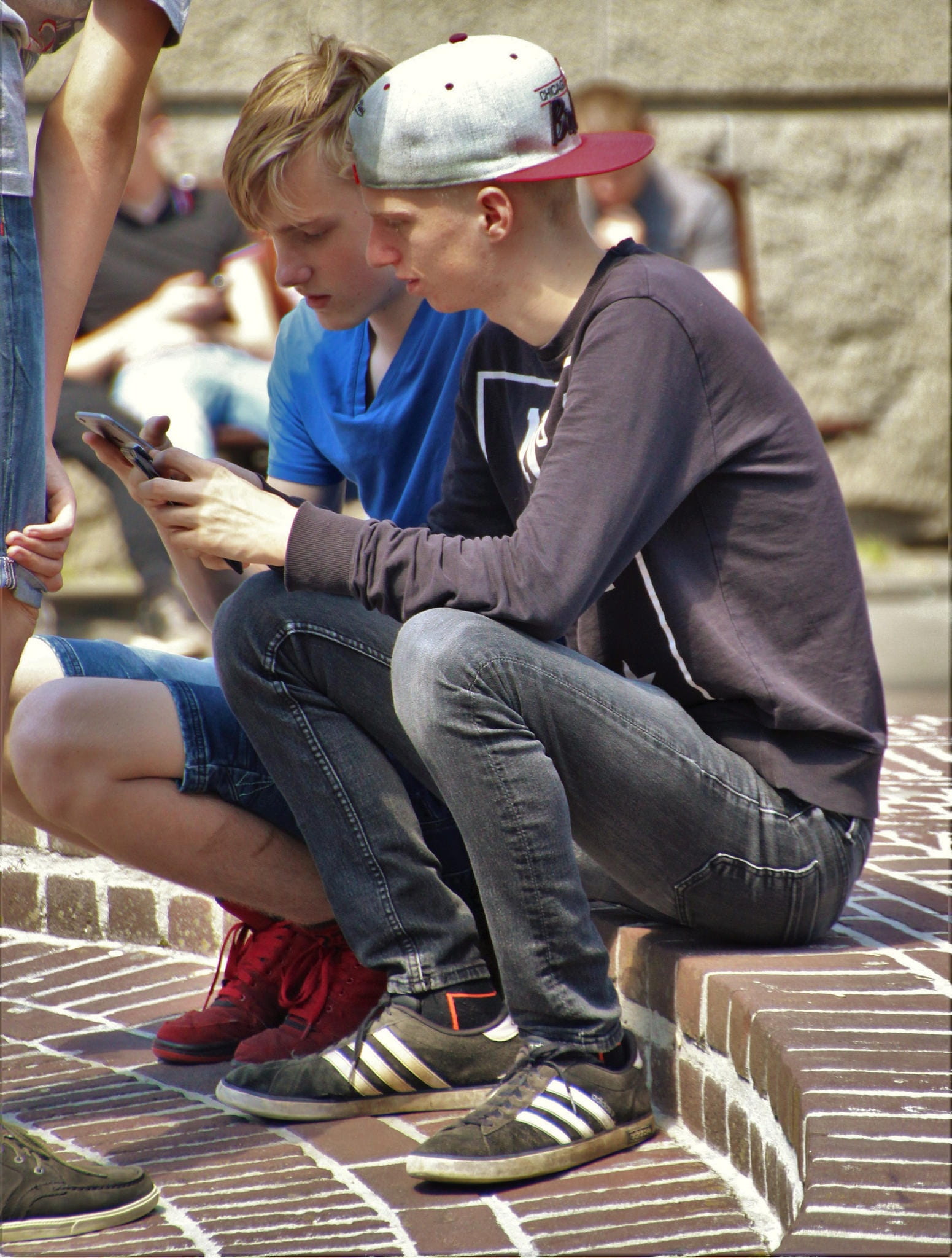togetherness, two people, pokemon go, young, real people, full length, outdoors, gaming, smiling, family, mobile, internet, pokemon, boys, cell, smartphone, Phone HD Wallpaper