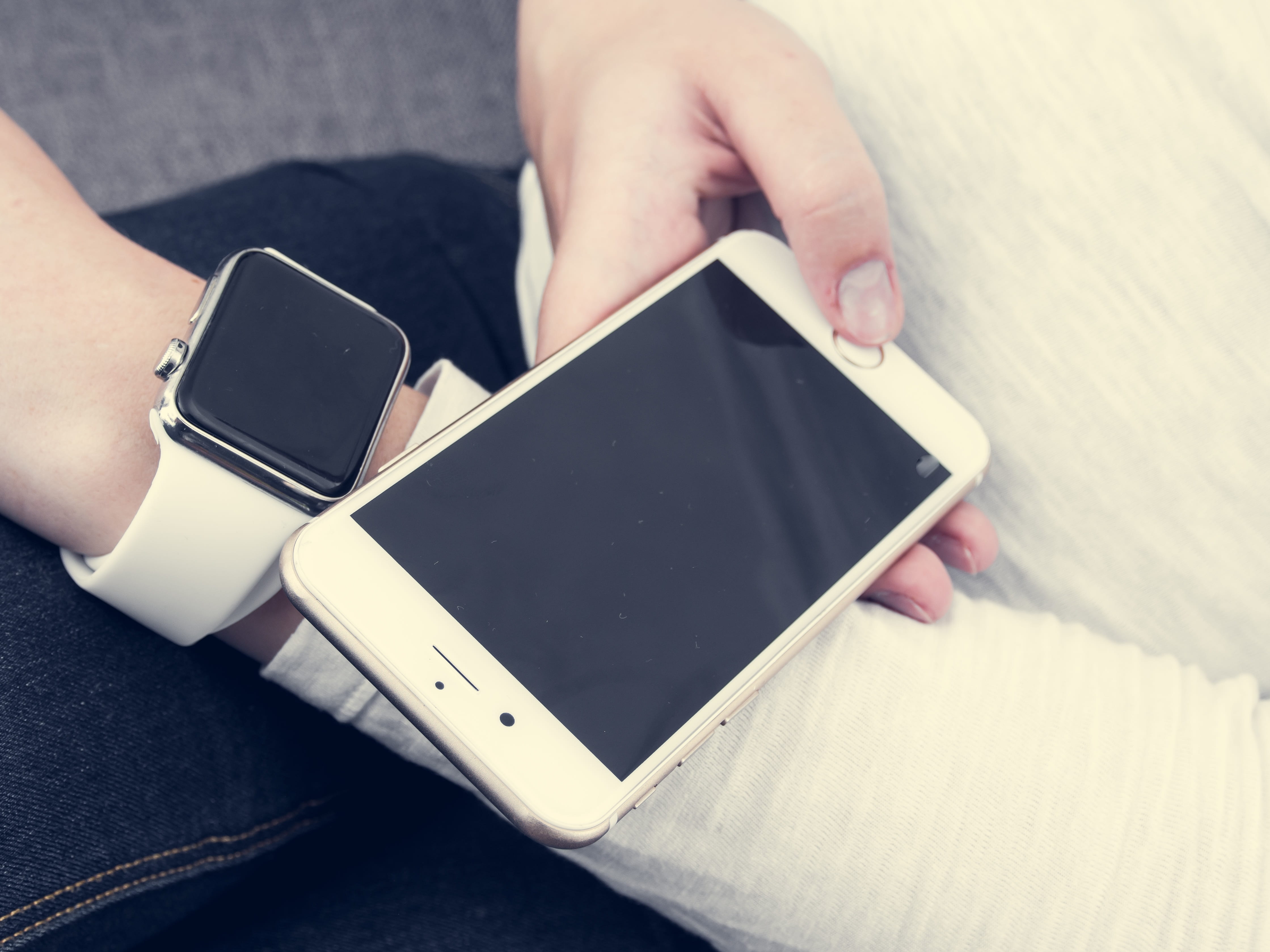 adult, mock, connection, iwatch, plus, woman, midsection, hand, technology, close-up, smart, mobile, young, message, social, people, clock, person, smart phone, HD Wallpaper