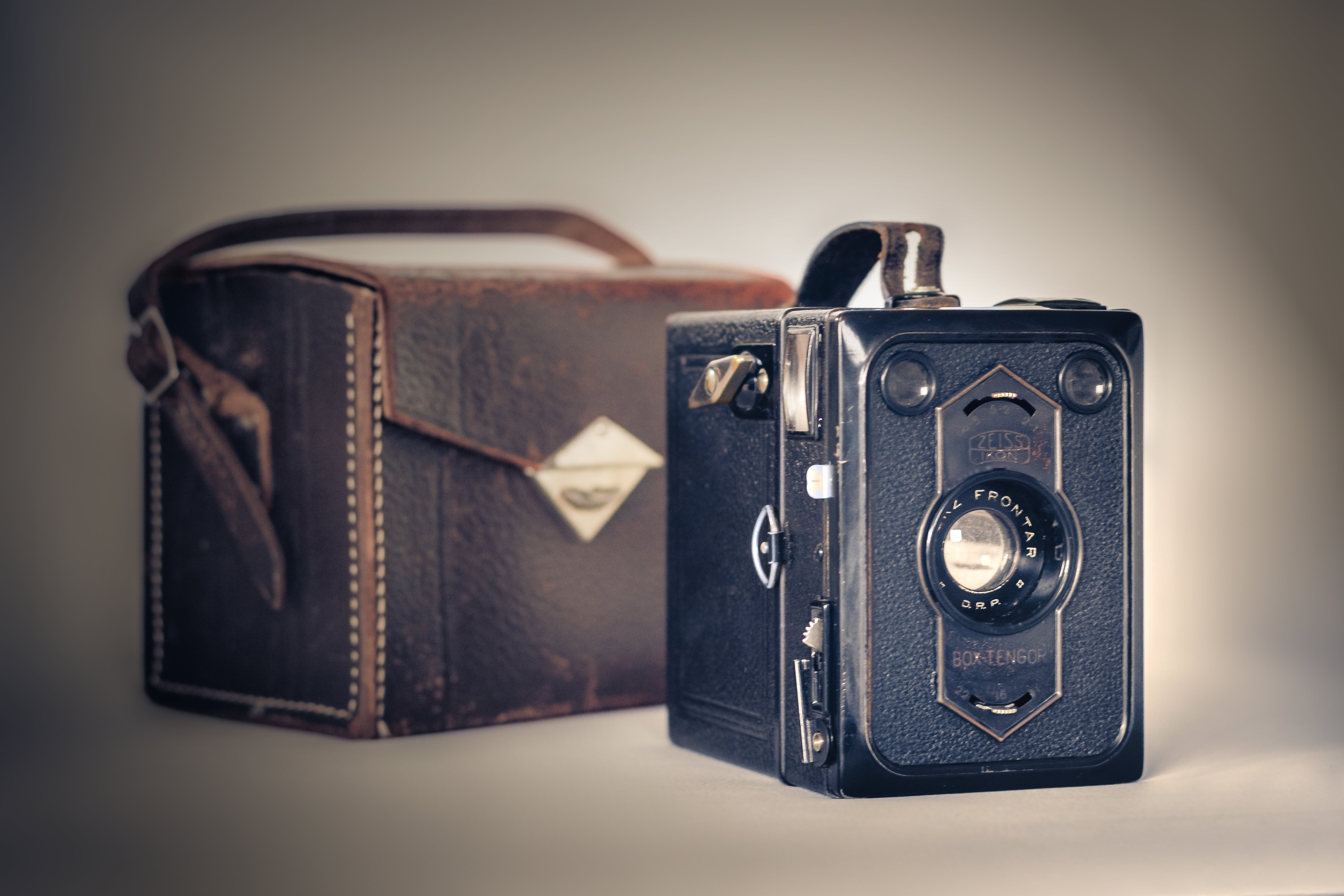 studio shot, no people, old, holiday, indoors, travel, 5K, nostalgia, journey, retro Styled, flea market, photography themes, personal accessory, obsolete, HD Wallpaper