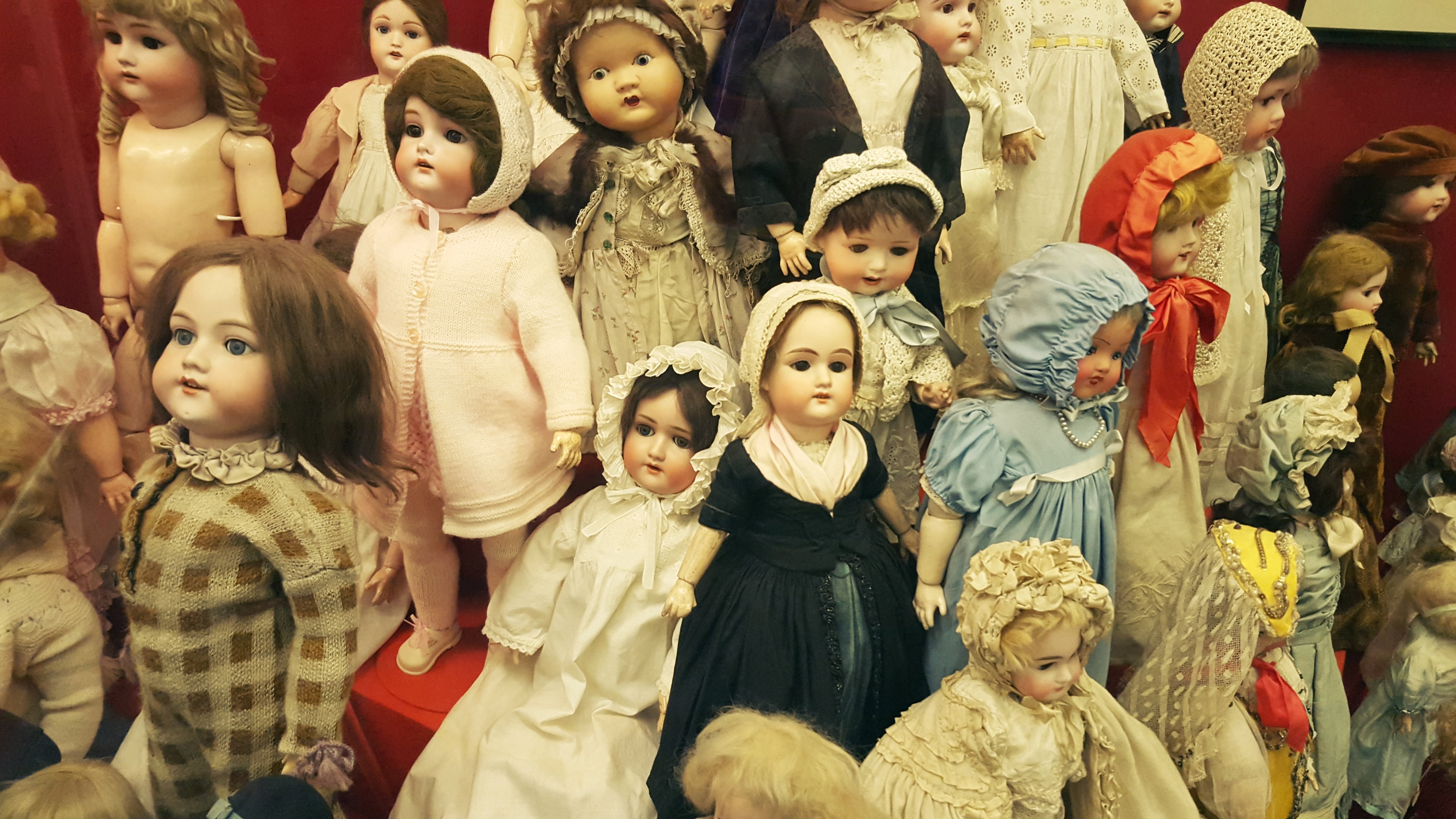 collection, old, male likeness, toy, variation, girls, shopping, group of people, second hand, 5K, face, female likeness, junk, retail, child, clothing, HD Wallpaper