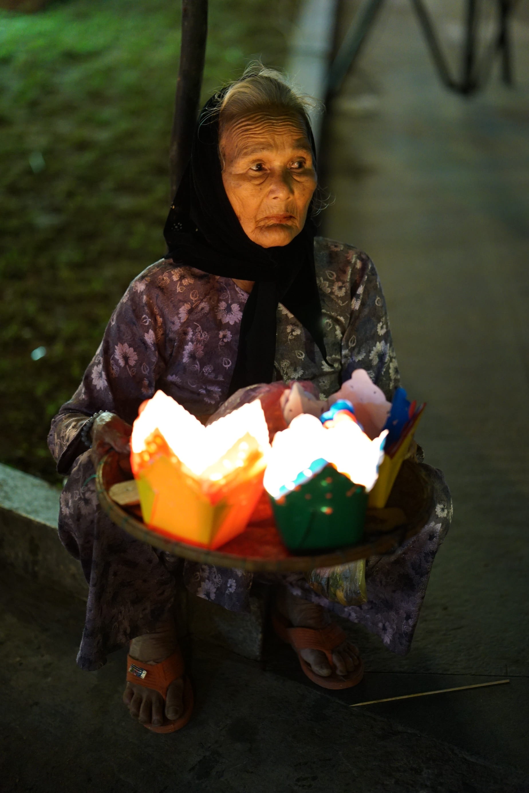 one woman only, unesco world heritage site, fold, Lights, night, adults only, lighting, front view, sony, men, sitting, asia, real people, grandma, males, Phone HD Wallpaper