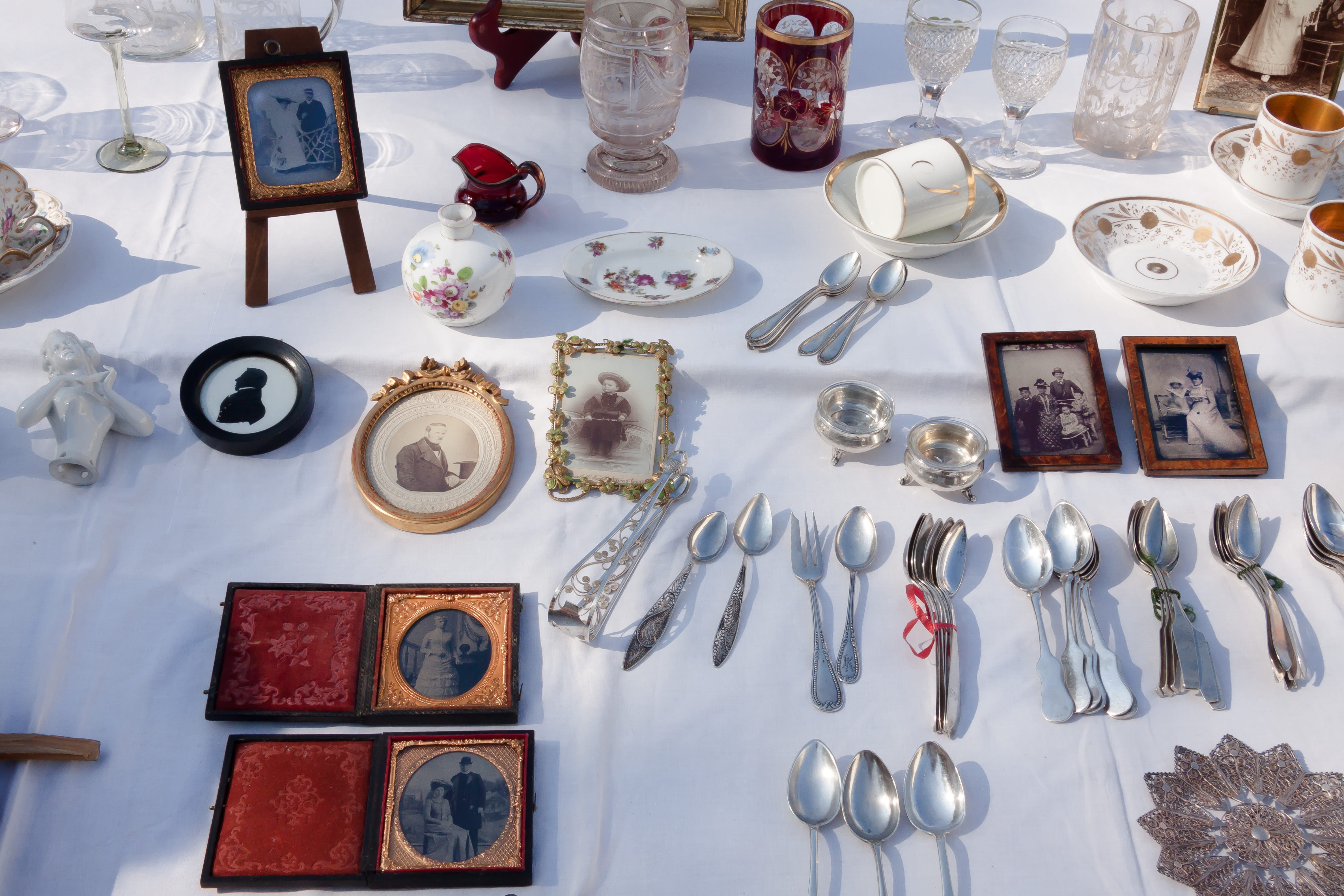 kitsch, used, Junk, 4K, indoors, nippes, lot, retail, collection, hanging, Sale, still life, kitchen utensil, large group of objects, for sale, magnet, HD Wallpaper