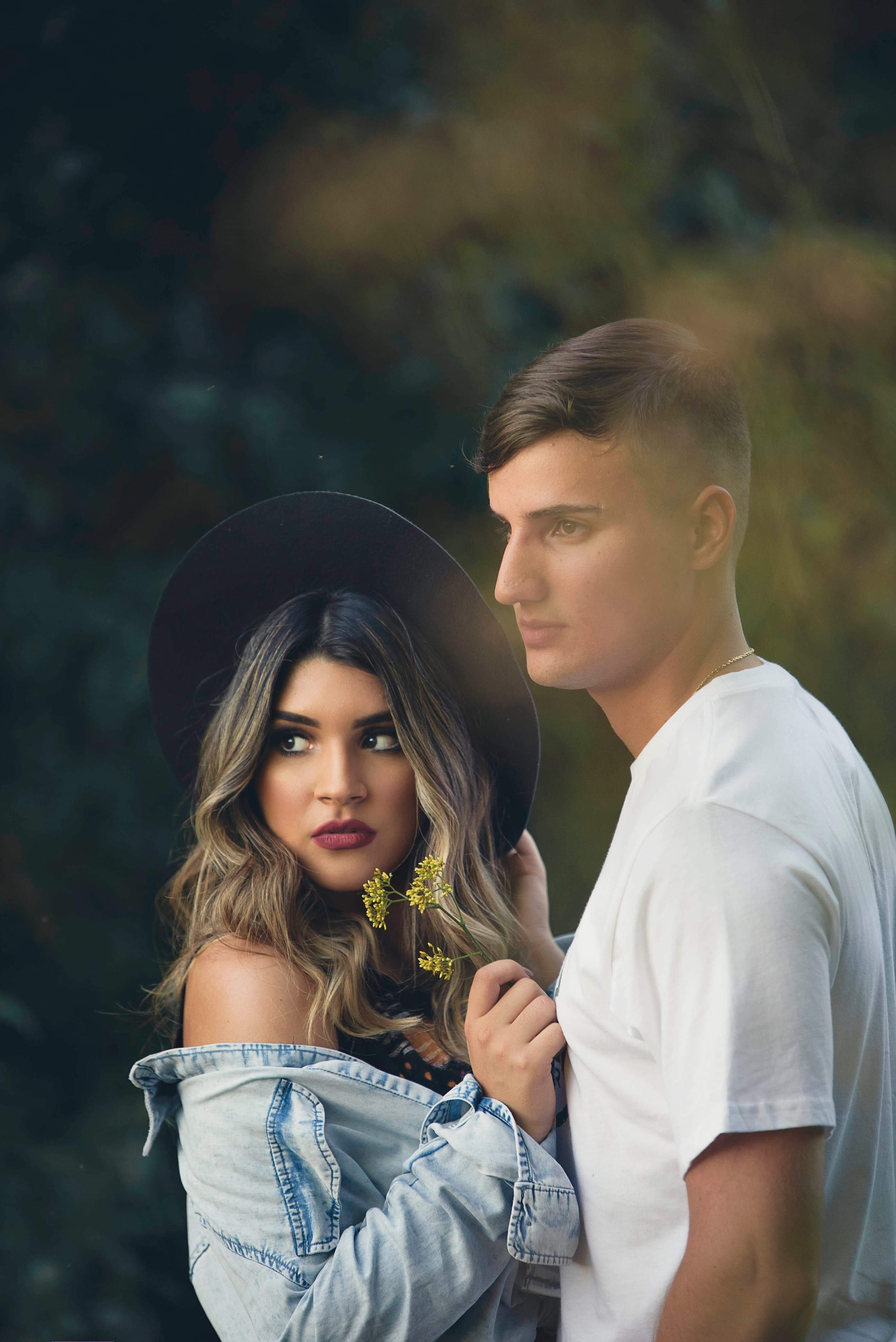 togetherness, summer, looking at camera, people, two people, focus on foreground, heterosexual couple, wearing, casual clothing, young couple, romance, Phone HD Wallpaper