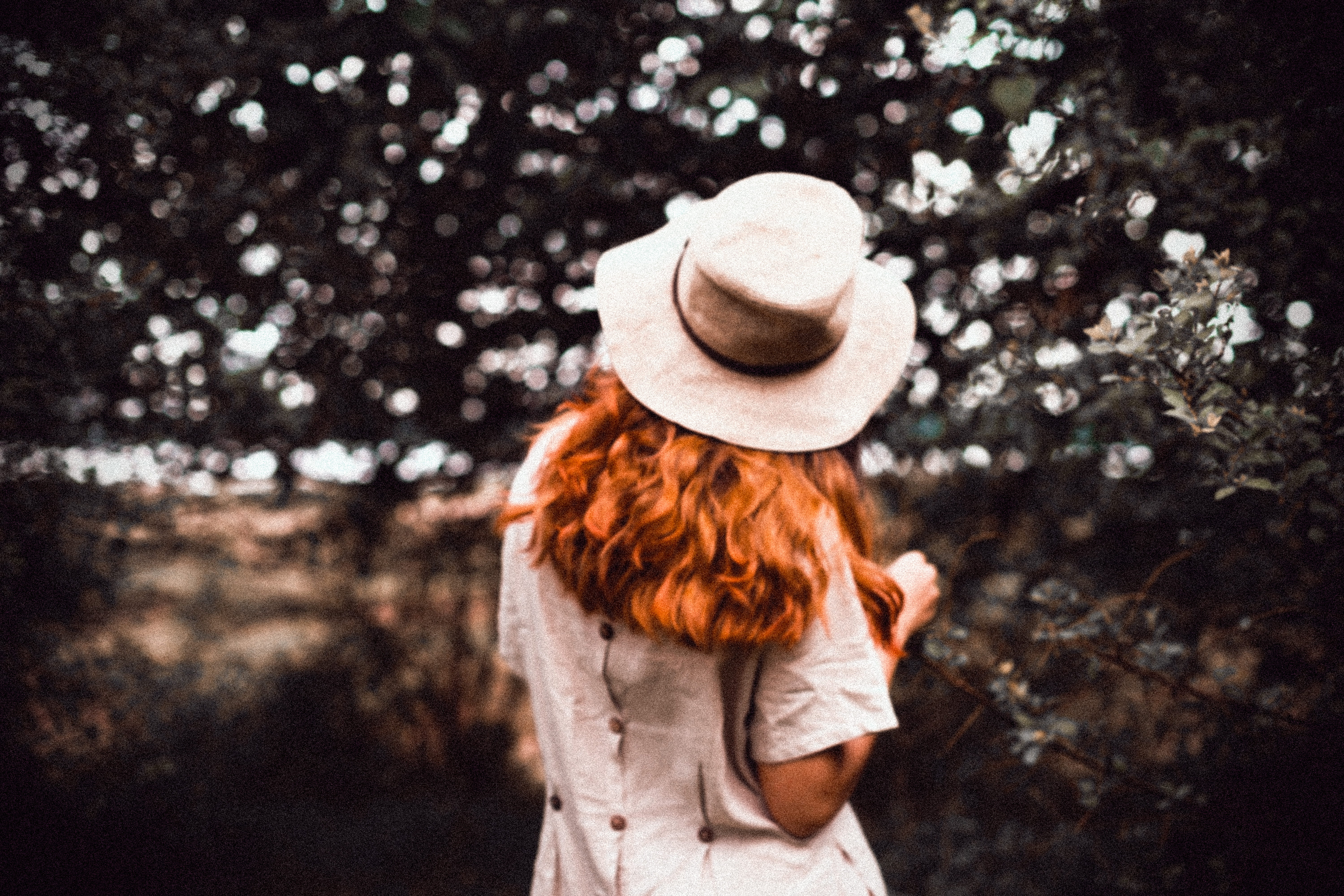 redhead, wearing, women, adult, top, rear view, day, nature, long hair, clothing, one person, brown hair, green, portrait, hat, warm clothing, standing, HD Wallpaper