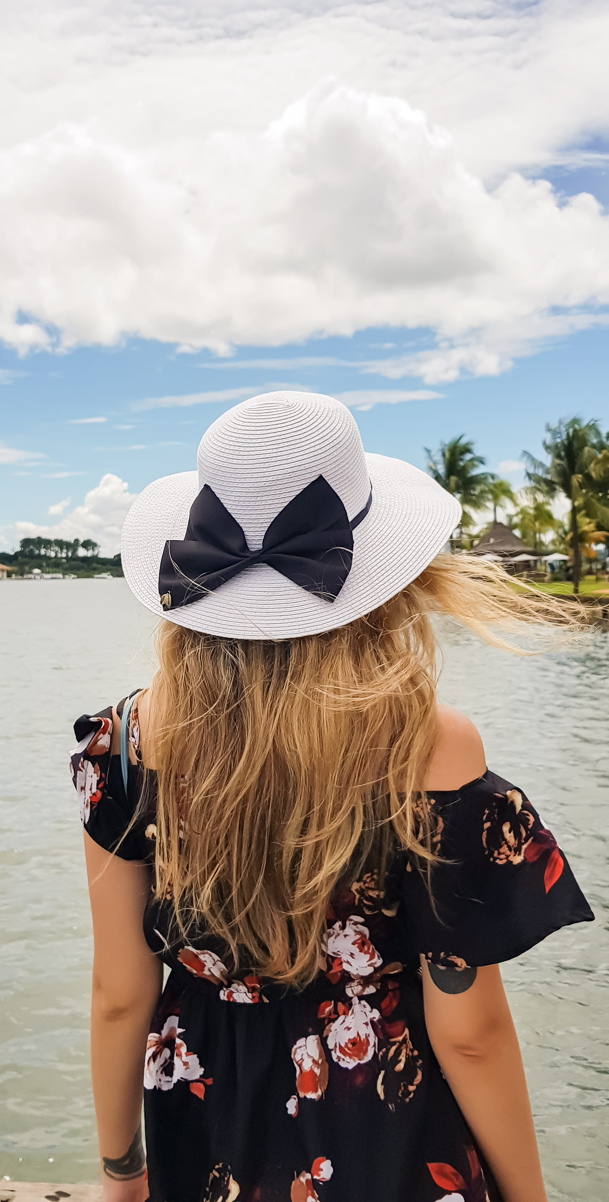 hairstyle, cloud - sky, sun hat, leisure activity, real people, across, wearing, nature, fashion, sky, adult, lifestyles, one person, 4K, hair, woman, Phone HD Wallpaper