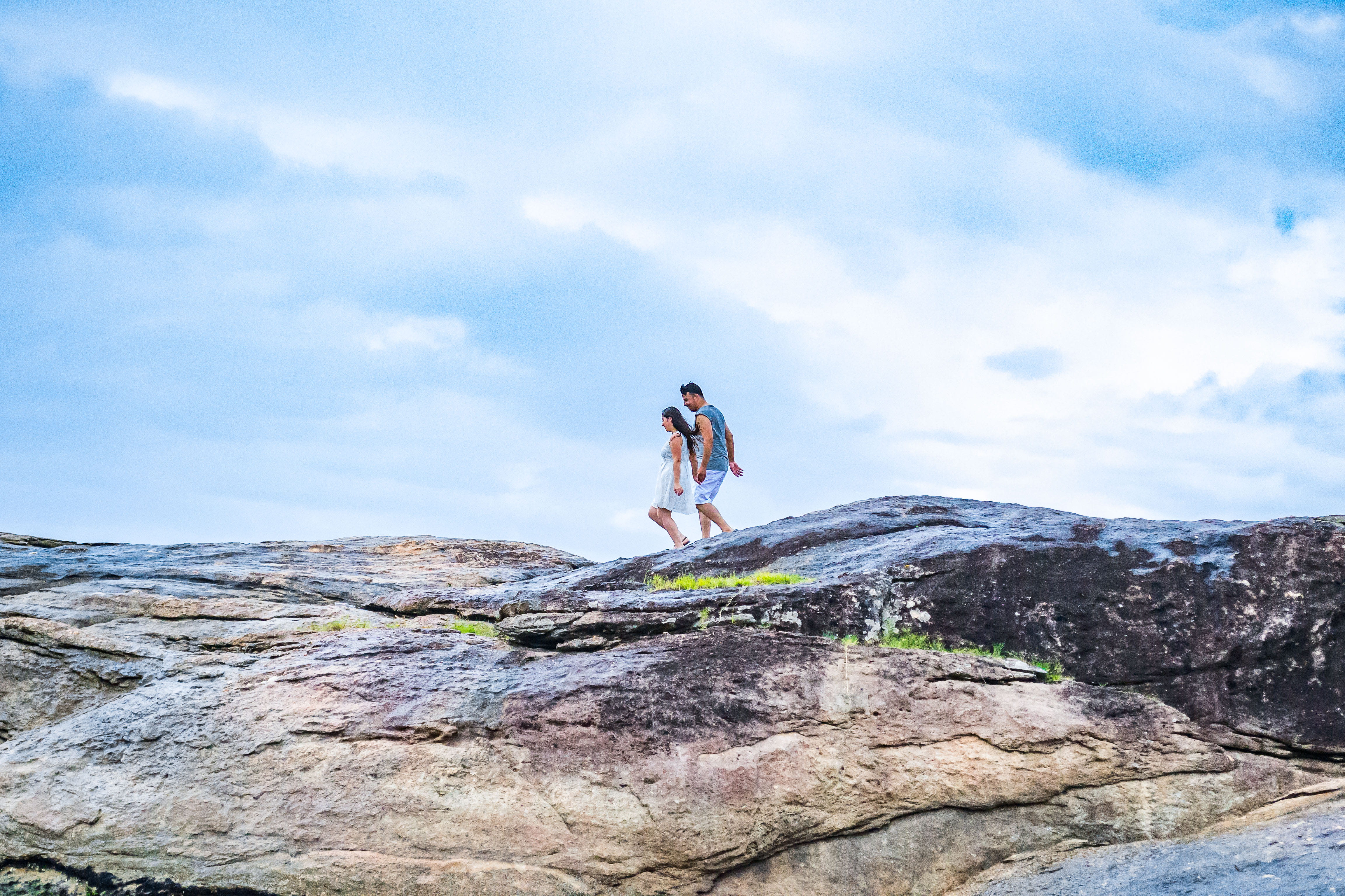 outdoors, wedding, young adult, married, beach, sea, young women, lifestyles, real people, cloud - sky, 4K, sun, rock - object, nature, rock, praia, day, HD Wallpaper