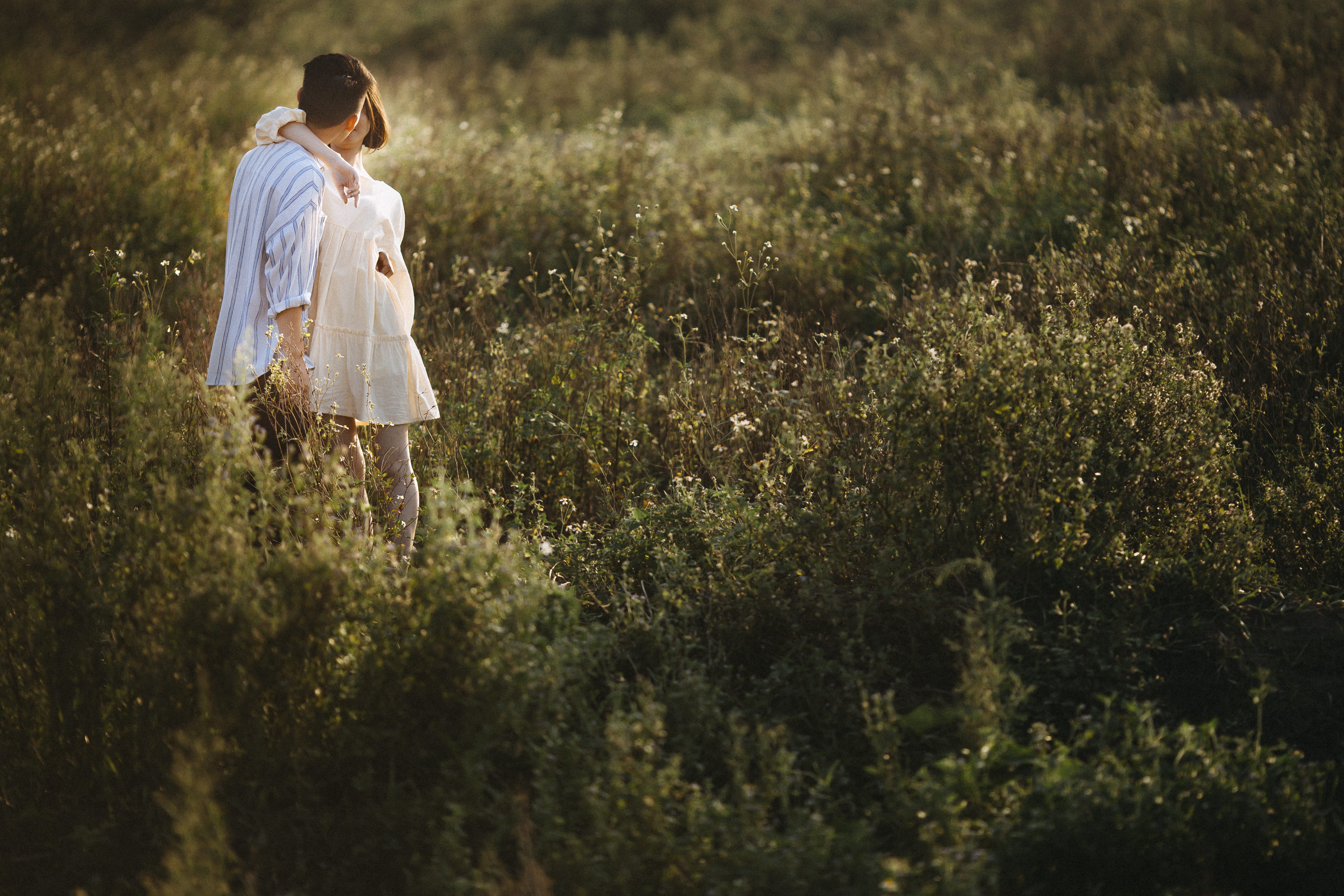sunlight, 5K, land, young adult, nature, kissing, fashion, hugging, couple, adult, landscape, togetherness, lifestyles, one person, three quarter length, HD Wallpaper
