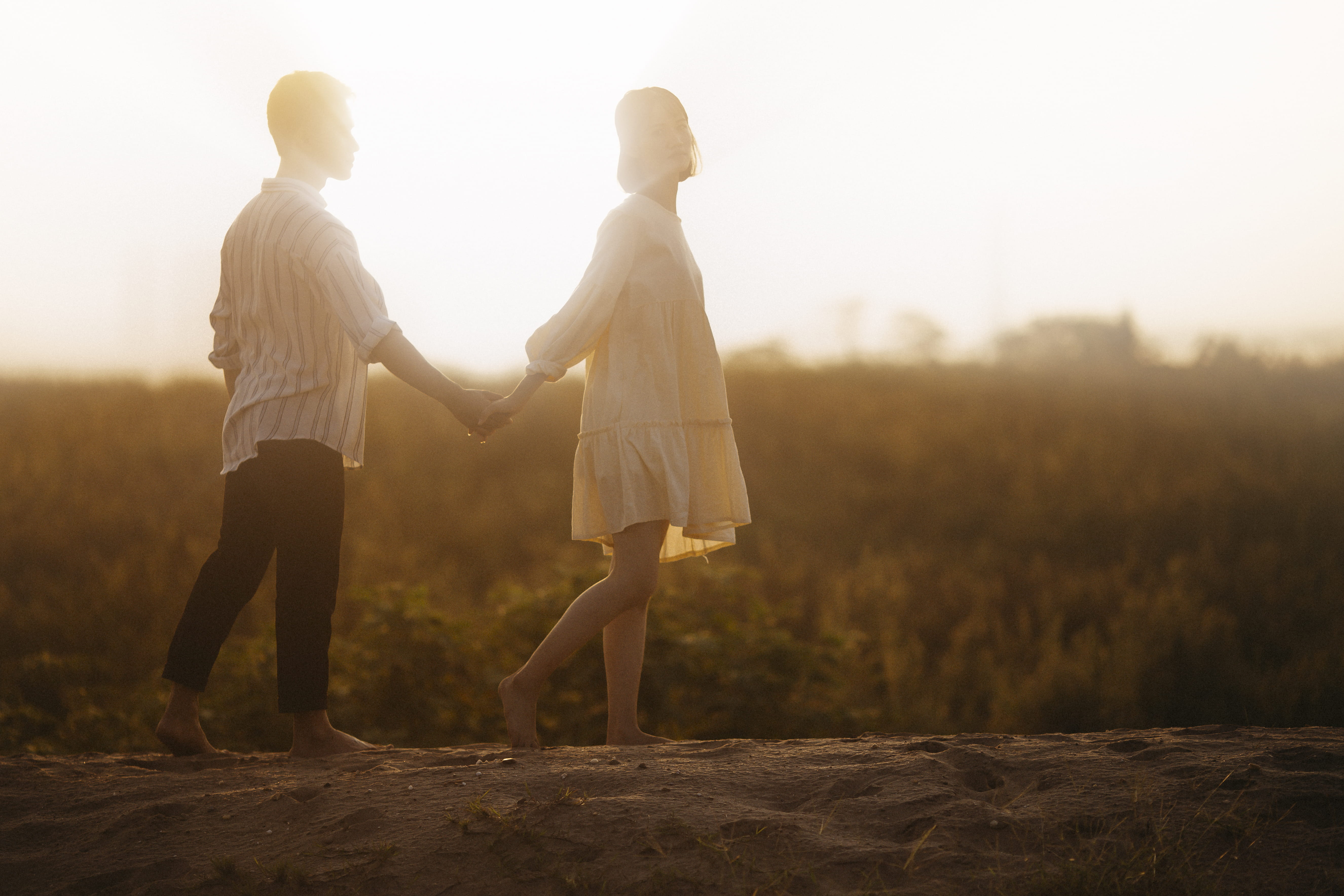 photoshoot, emotion, barefoot, men, holding hands, land, 5K, togetherness, happiness, girl, sunset, pose, heterosexual couple, adult, romance, nature, HD Wallpaper