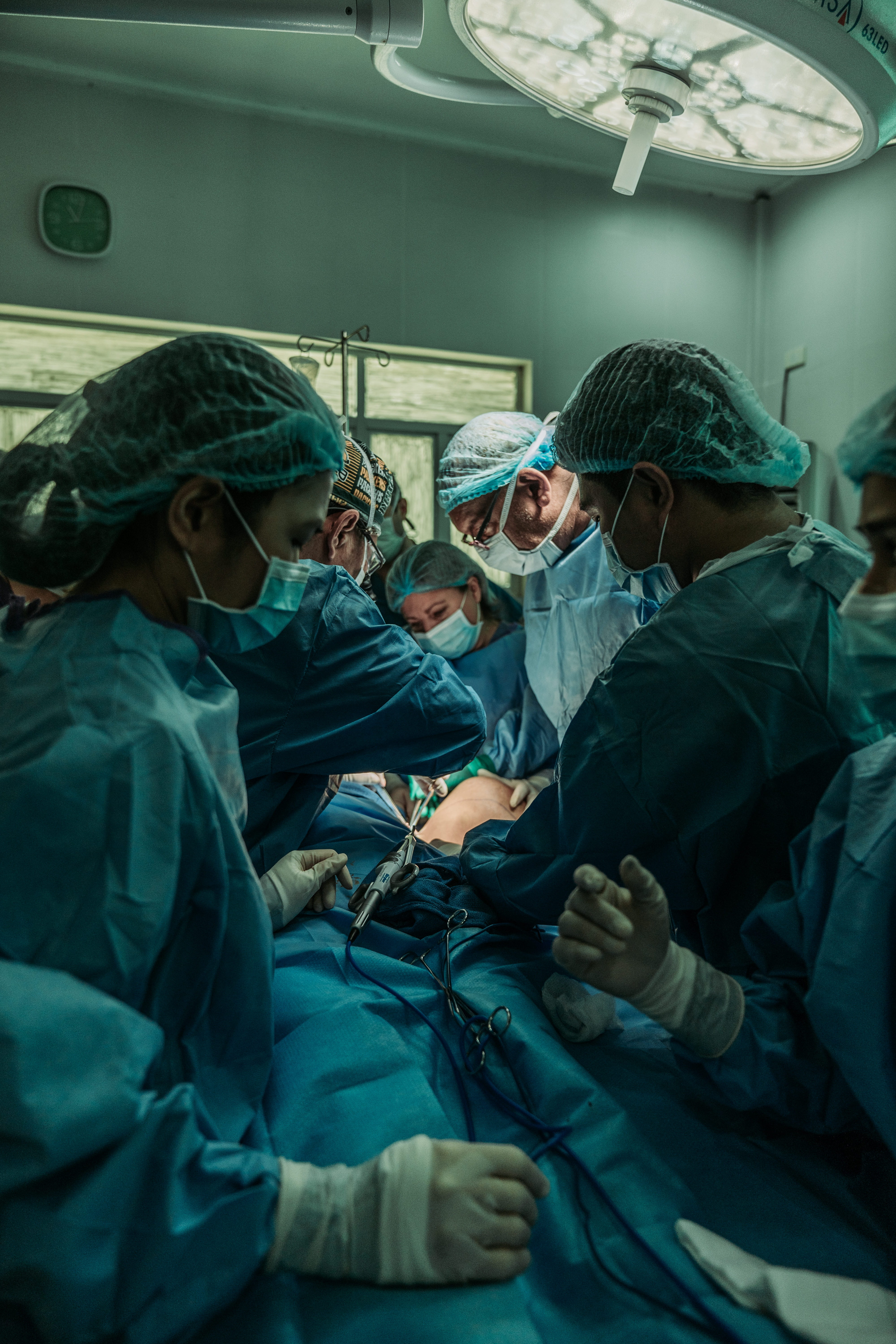 hospital, 5K, patient, protective workwear, adult, doctor, surgical glove, surgery, protection, real people, indoors, working, healthcare and medicine, Phone HD Wallpaper
