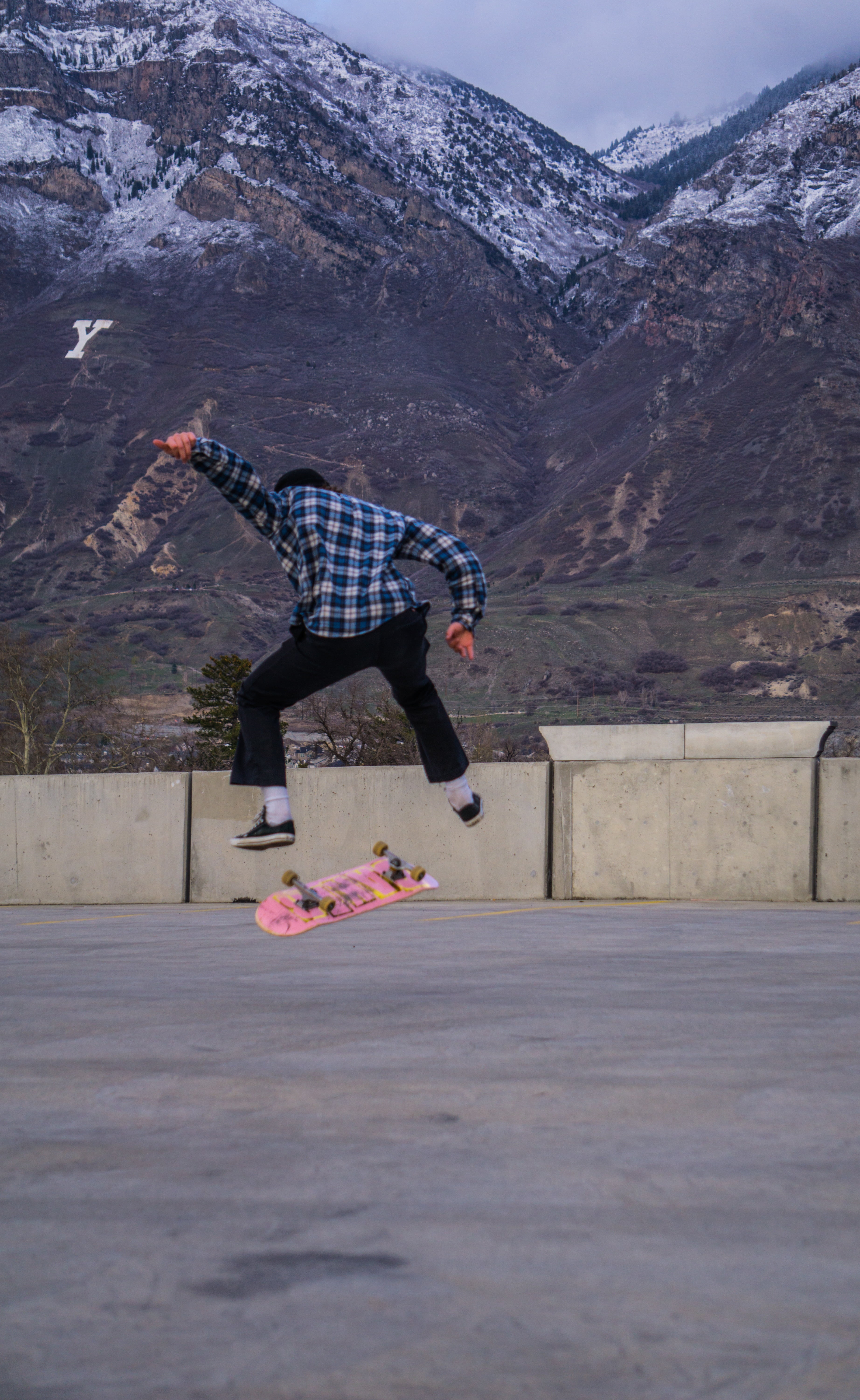 skateboard, human body part, full length, real people, 5K, landscape, architecture, board, outdoors, wall, nature, skate, women, balance, lifestyles, casual clothing, Phone HD Wallpaper