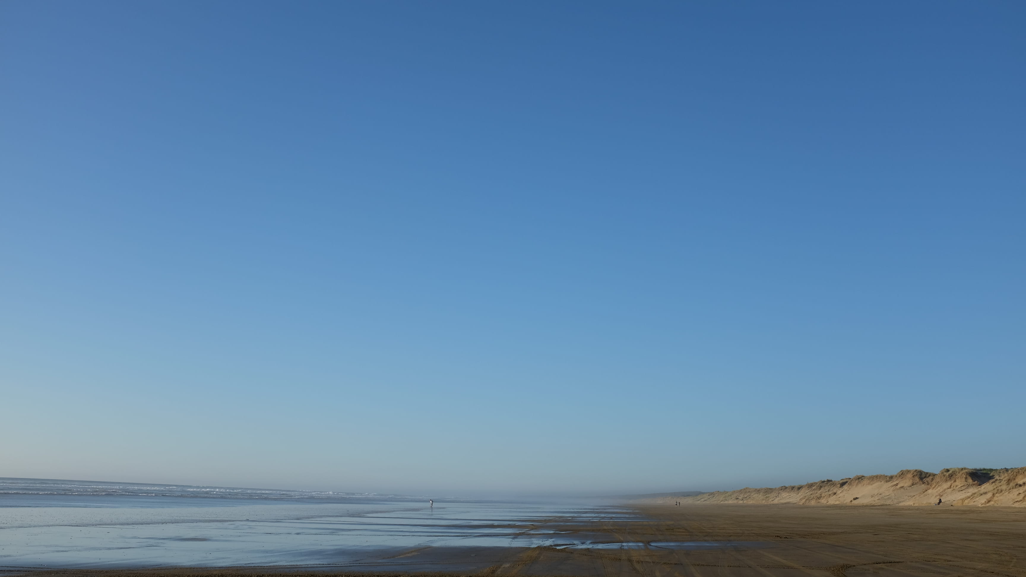 seashore, blue, no People, scenics, 2K, blue skies, coast, water, white, nature, environment, beach, landscape, copy space, outdoors, body, land, body of water, HD Wallpaper