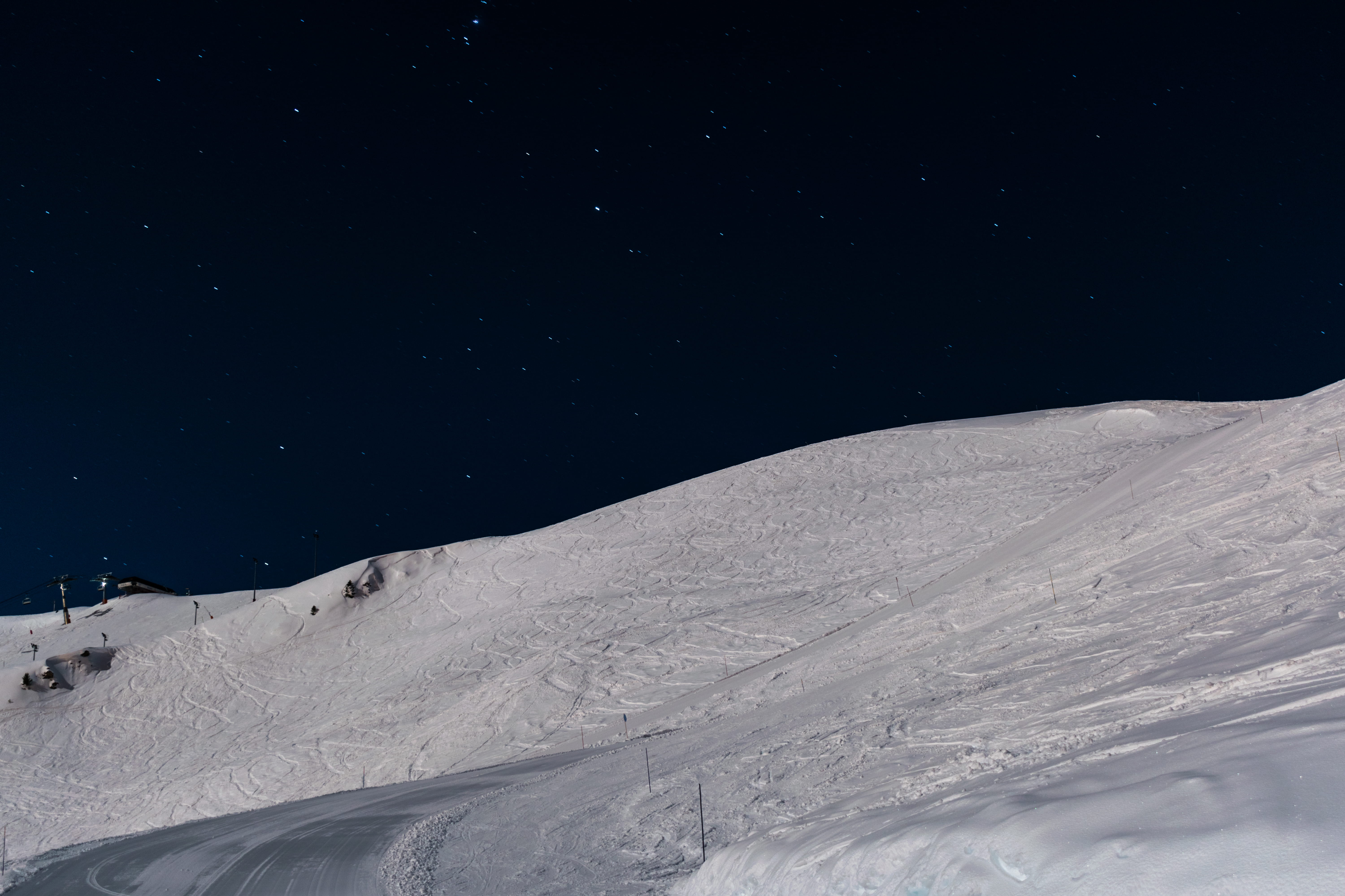 night atmosphere, beauty in nature, chair lift, landscape, space, tranquility, white color, slope, star, cold temperature, 5K, snowing, snowcapped mountain, HD Wallpaper