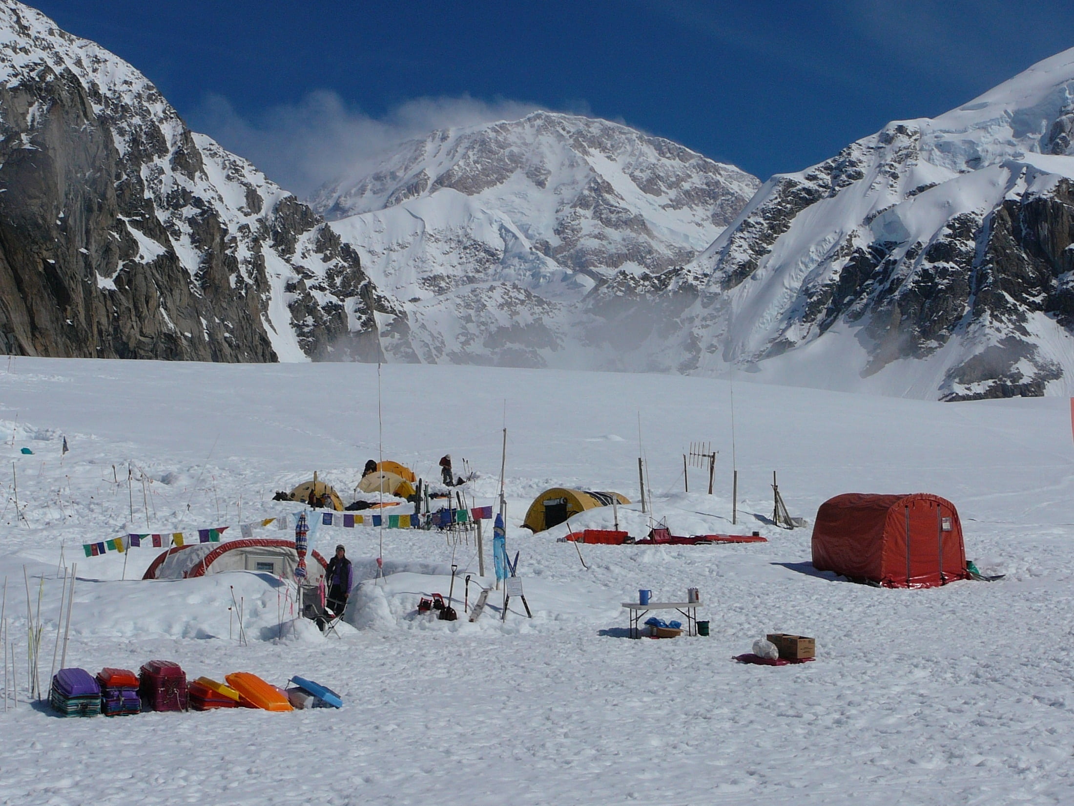 mountain range, beauty in nature, land, outdoors, basecamp, kahiltna glacier, gear, sky, day, peaks, challenge, adventure, trekking, white color, winter, HD Wallpaper
