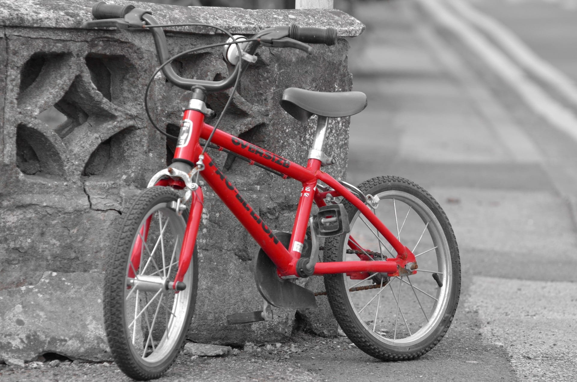 1080P, seat, transportation, object, chain, speed, architecture, parking, black, childlike, gearshift, biking, day, security, mtb, model, metal, street, HD Wallpaper