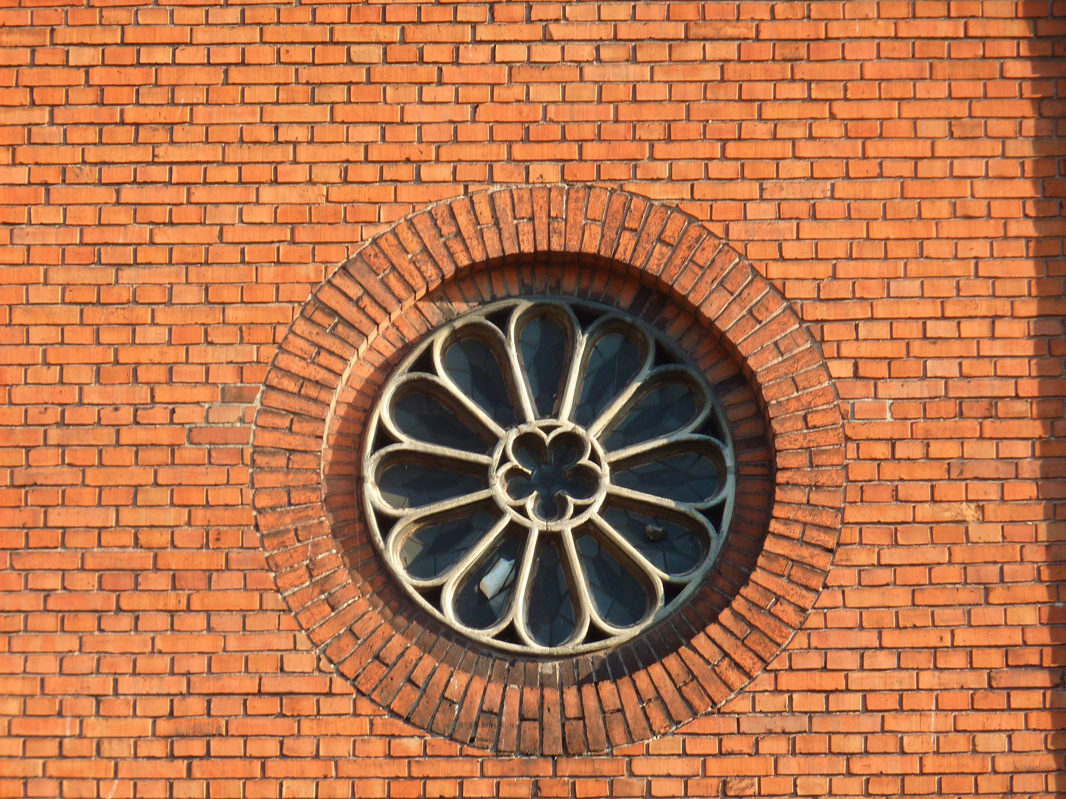 building exterior, backgrounds, ornate, design, no people, building, brick, window, outdoors, built structure, close-up, day, architecture, church, wall, HD Wallpaper