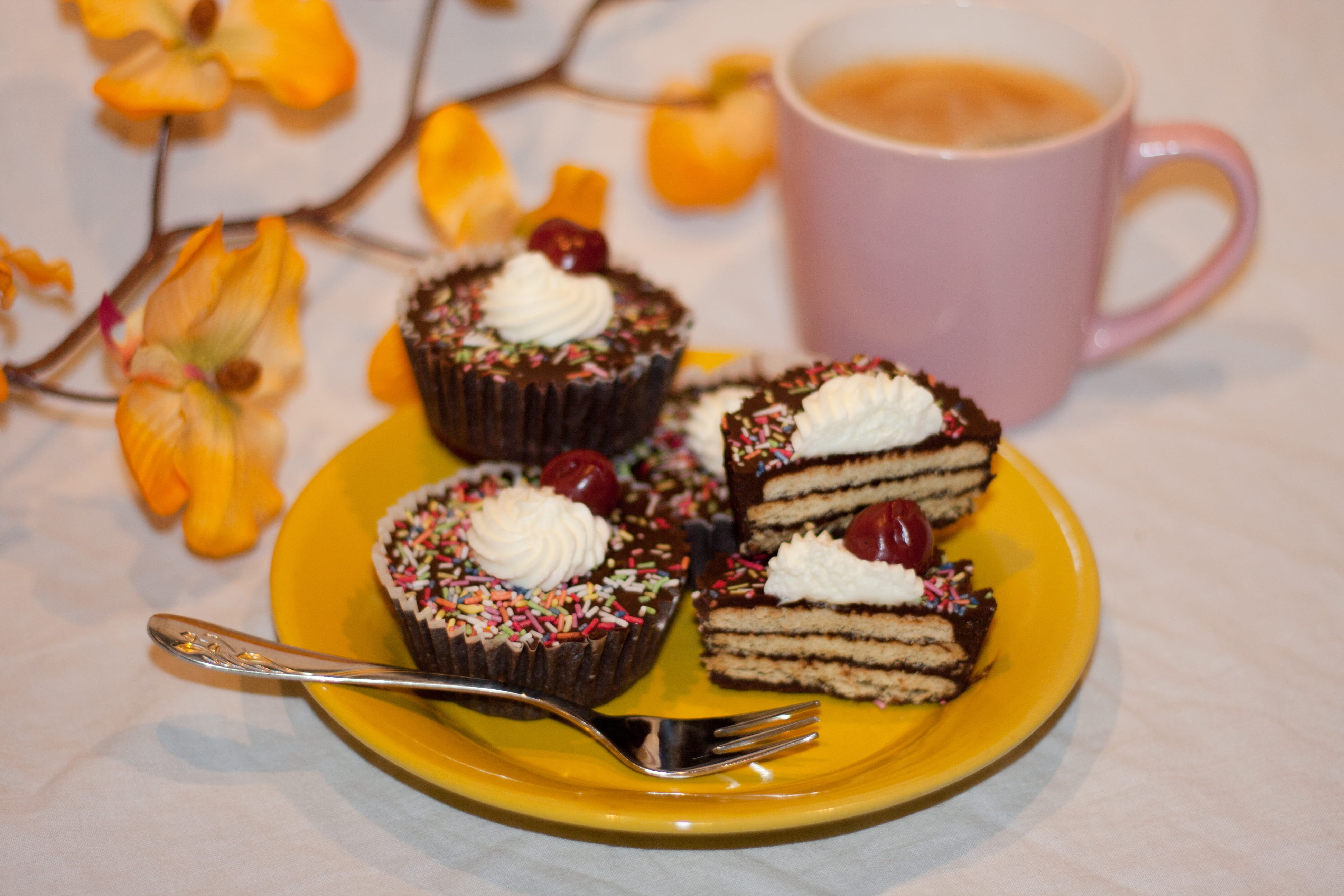fruit, cup, drink, yellow, freshness, Tart, Cake, sweet food, indoors, baked, muffin, bake, Small, coffee cup, plate, 4K, bakery, still life, ready-to-eat, HD Wallpaper