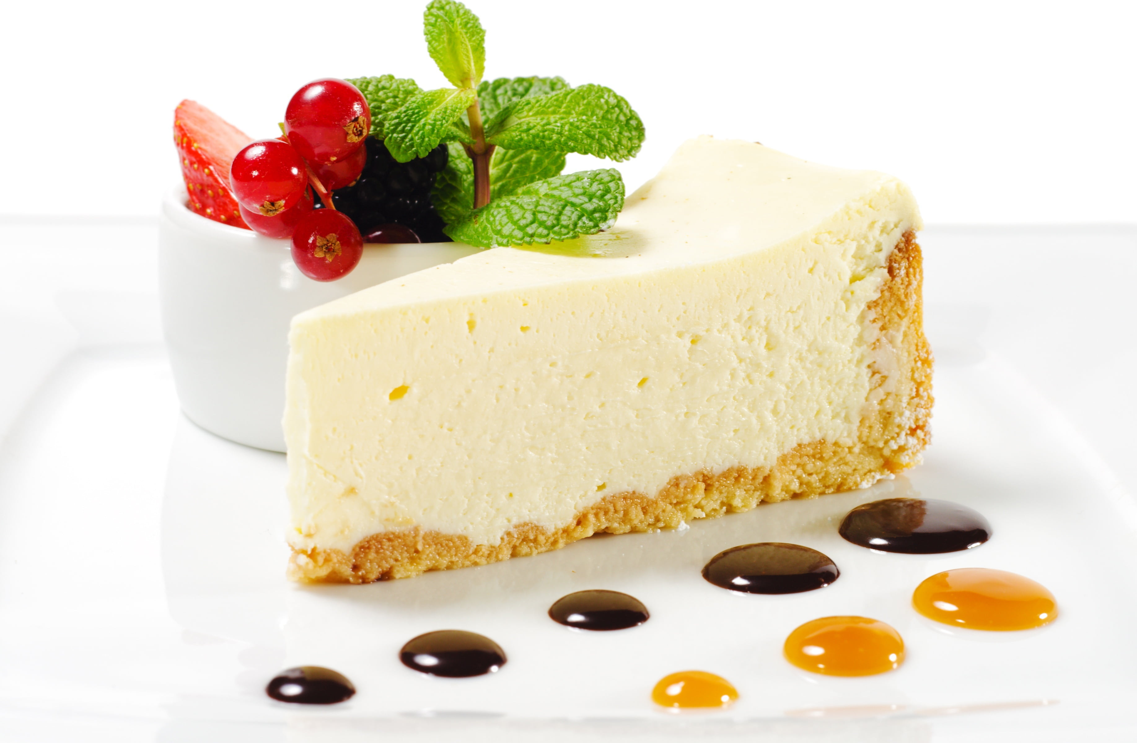 plate, snack, strawberry, chocolate, bakery, baked, mint Leaf - Culinary, 2K, slice of cake, baking, dessert, cheesecake, freshness, indoors, sweet Sauce, HD Wallpaper