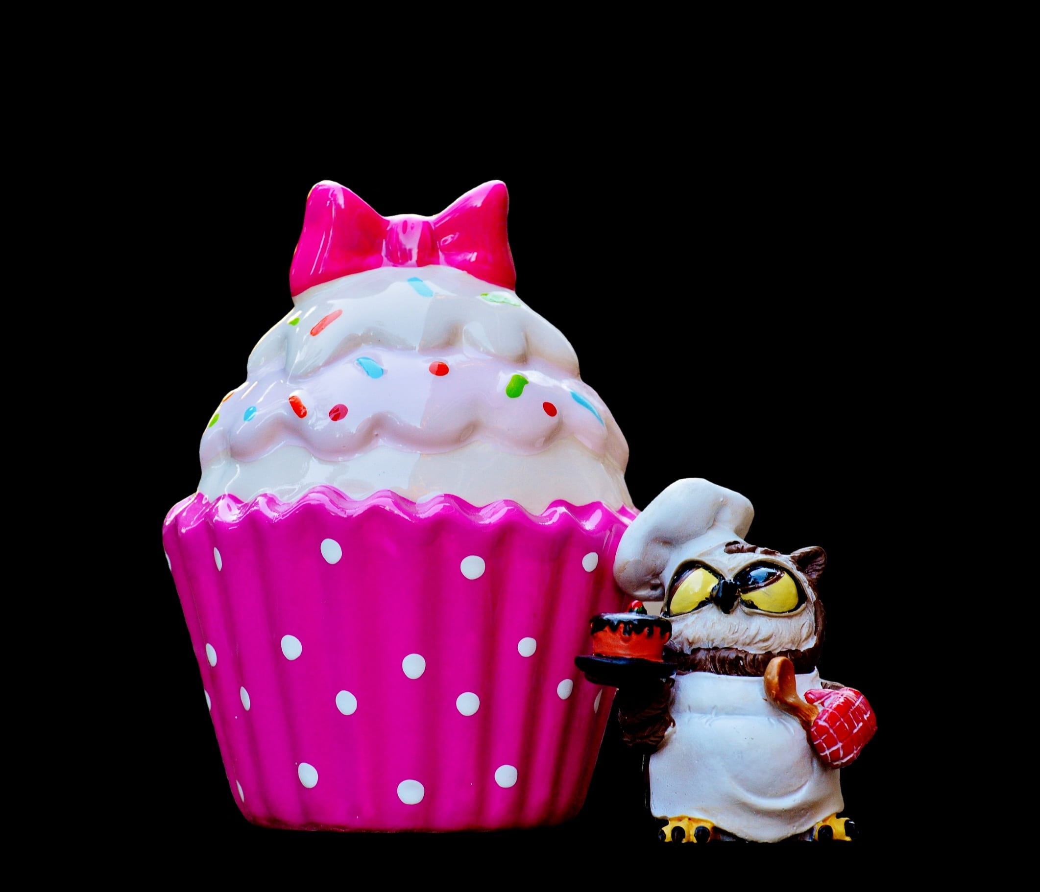 temptation, unhealthy eating, close-up, indoors, pastry art, cream, piece of cake, sweet pastry, cake, treat, creativity, 1080P, baker, small cakes, dessert, HD Wallpaper