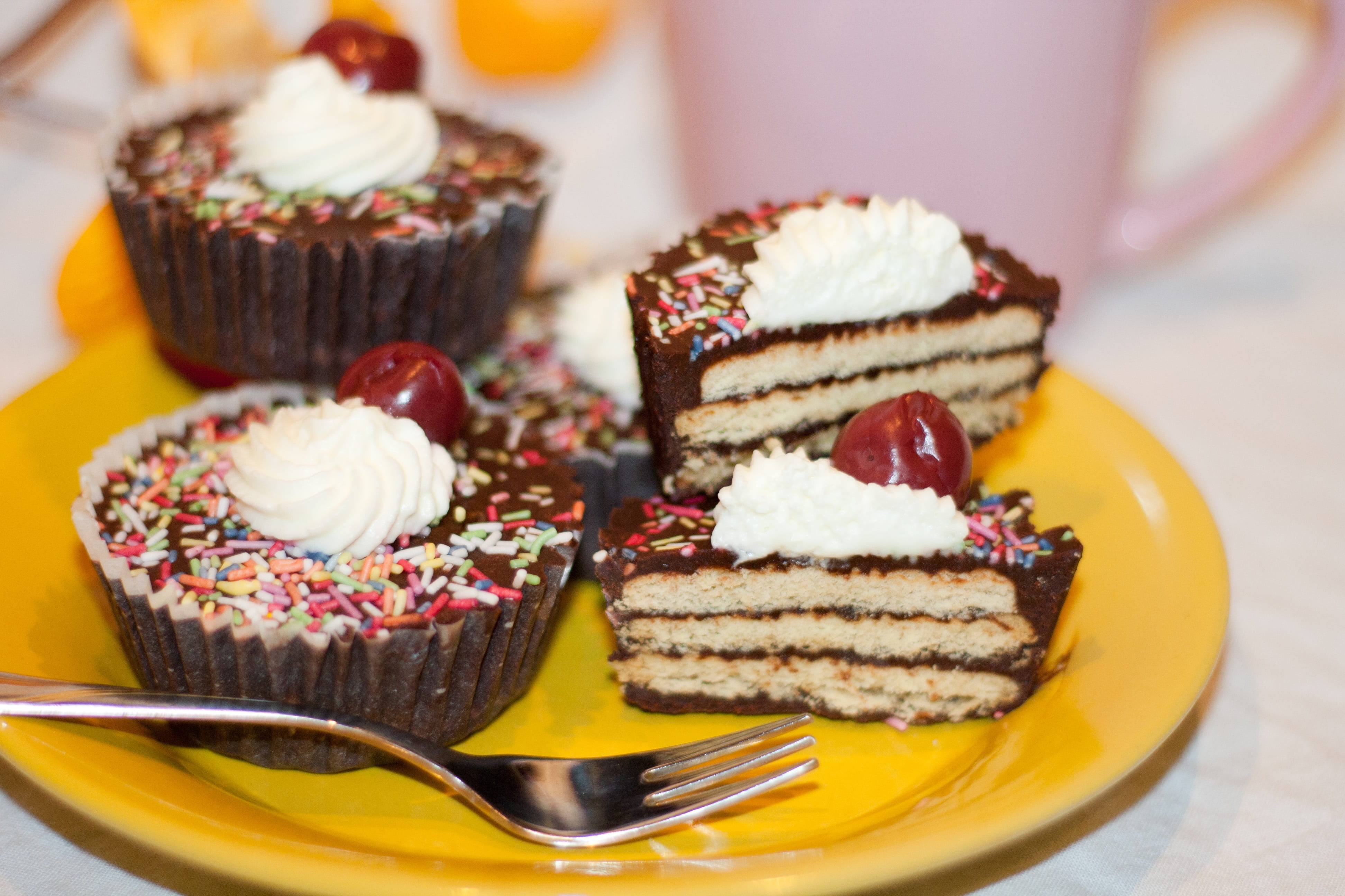 cupcake, eat, cream, bakery, chocolate, birthday cake, sweet, pastries, food, piece of cake, focus on foreground, food and drink, baked, ready-to-eat, chocolate cake, HD Wallpaper