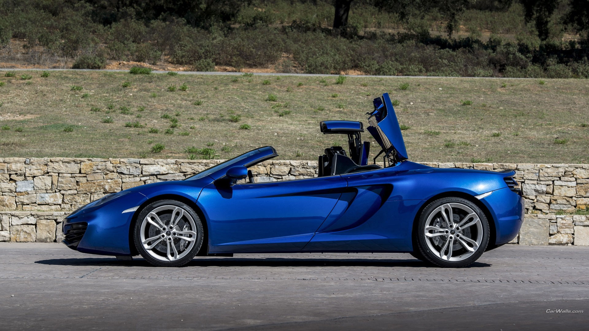 one person, full length, luxury, mode of transportation, men, adult, retro styled, sport, side view, 1080P, McLaren, real people, helmet, blue cars, wheel, HD Wallpaper