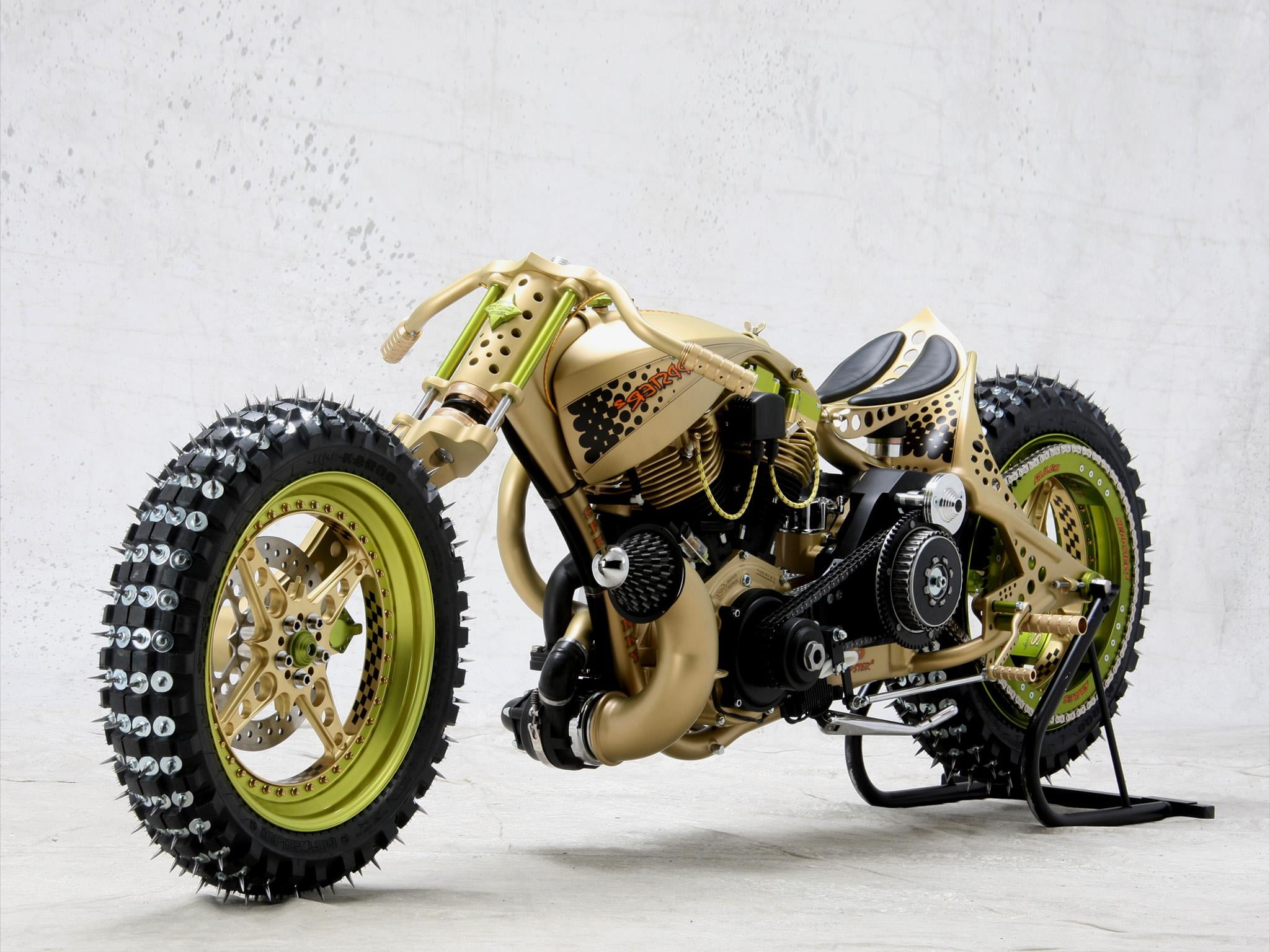 gold colored, transportation, vehicle part, motorsport, man made, wheel, shiny, spikes, outdoors, chrome, shock Absorber, black, white background, car, HD Wallpaper
