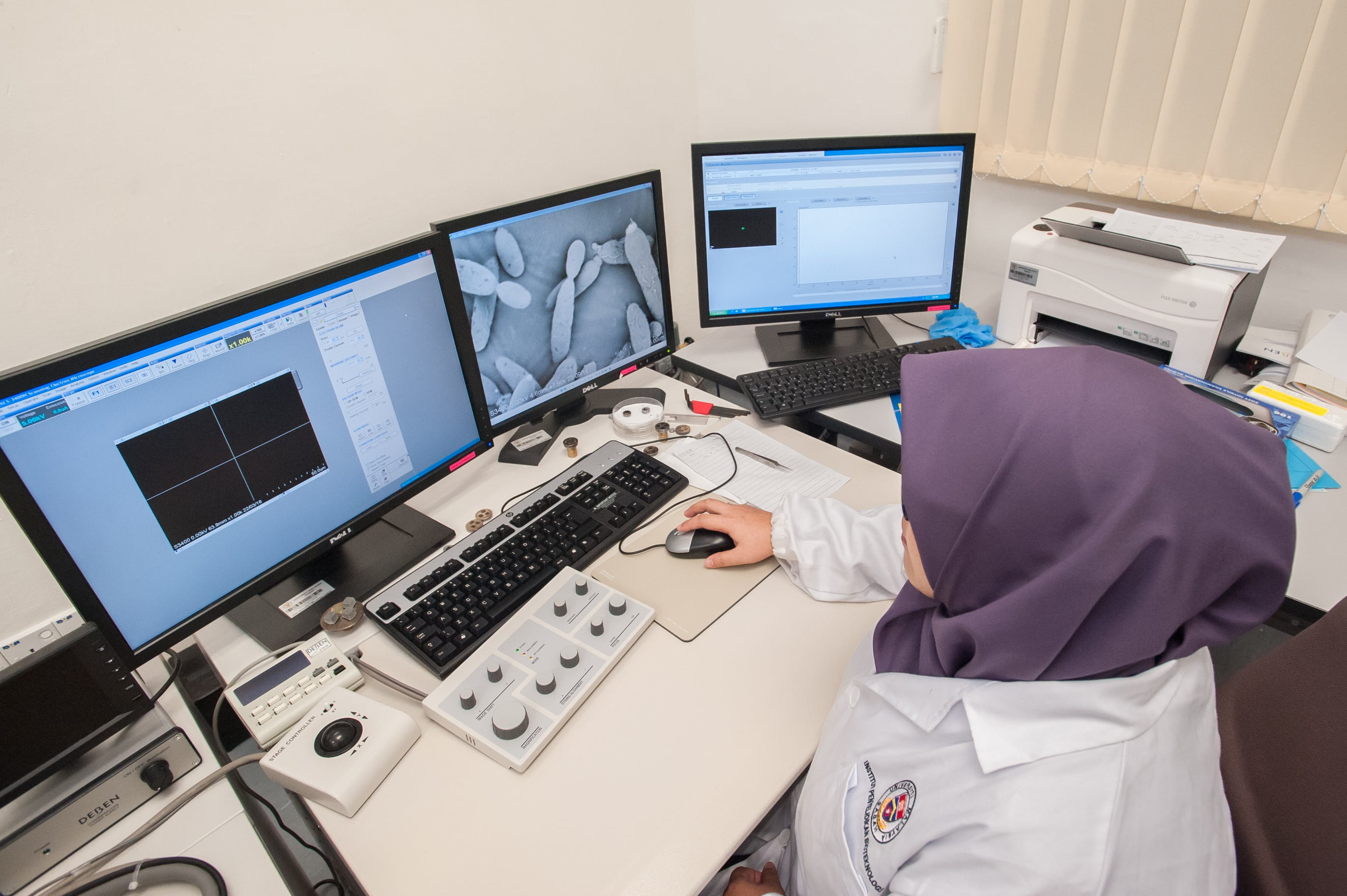 keyboard, healthcare and medicine, scanning electron microscope, healthcare worker, biotechnology research institute, computer monitor, working, equipment, HD Wallpaper