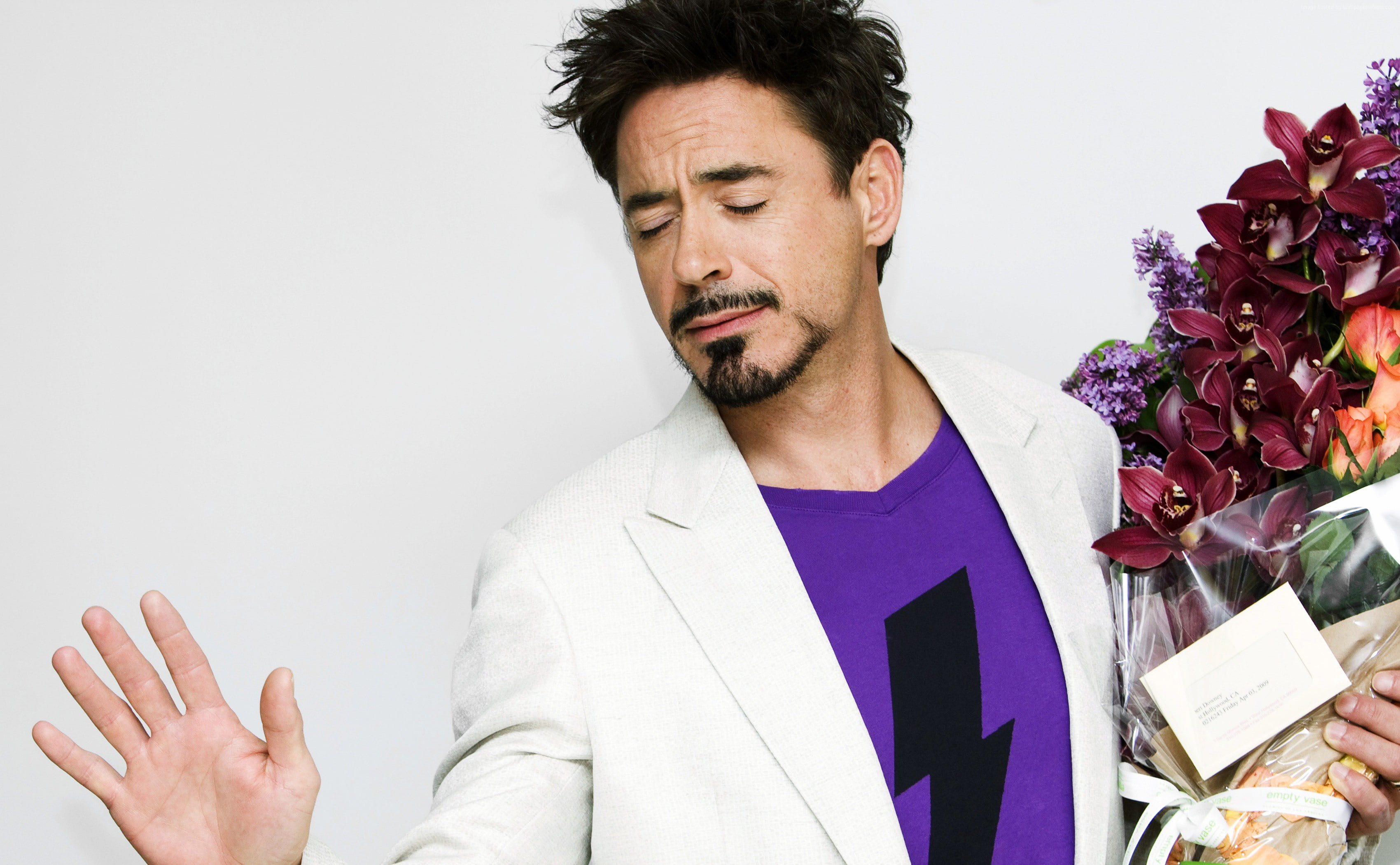 Robert Downey Jr., flowers, actor, Most Popular Celebs in 2015, 2K, HD Wallpaper