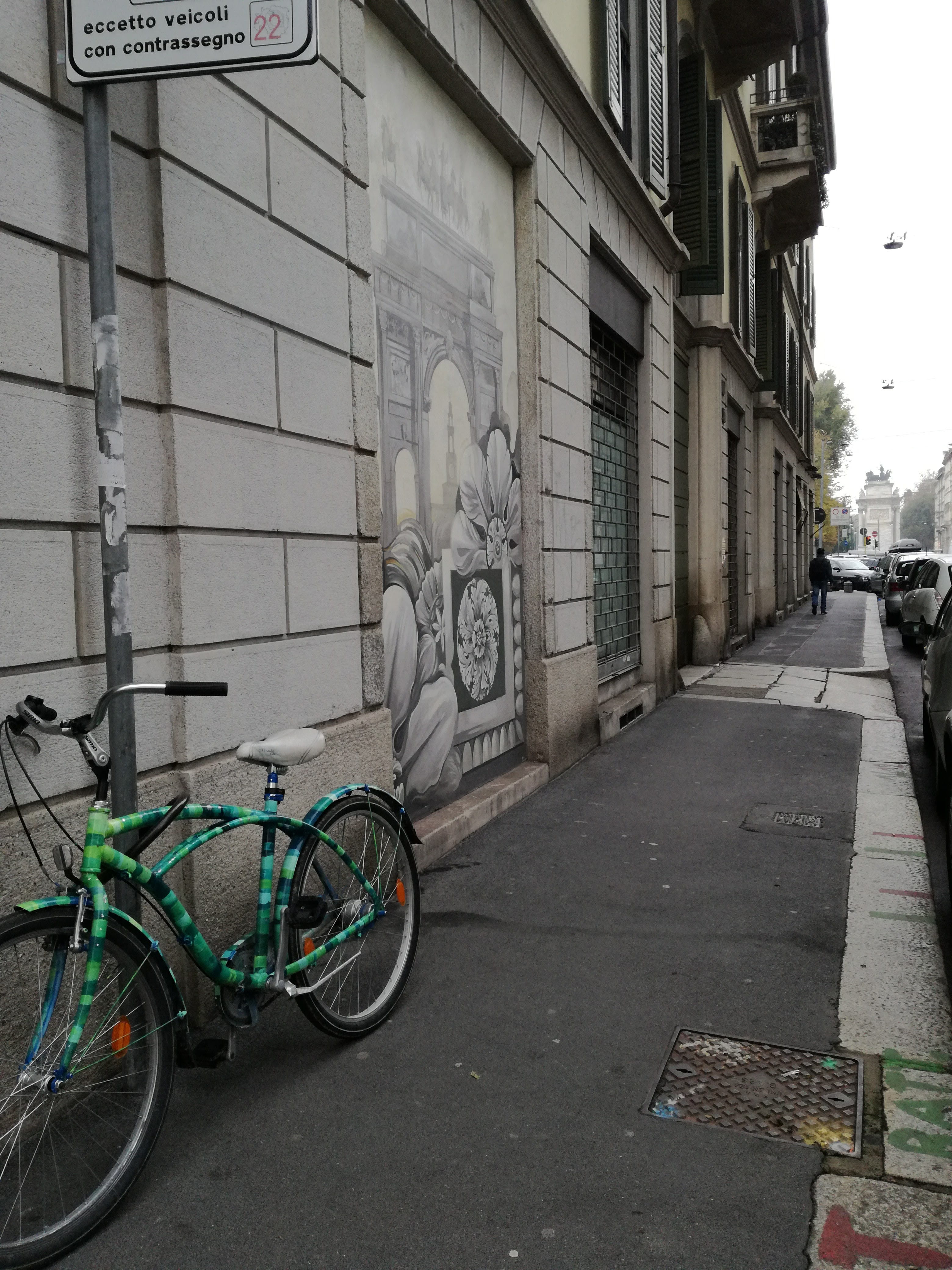 road, built structure, milan, window, castle, footpath, arco della pace, 4K, graffiti, art and craft, no people, mural, creativity, day, bike, street, Phone HD Wallpaper
