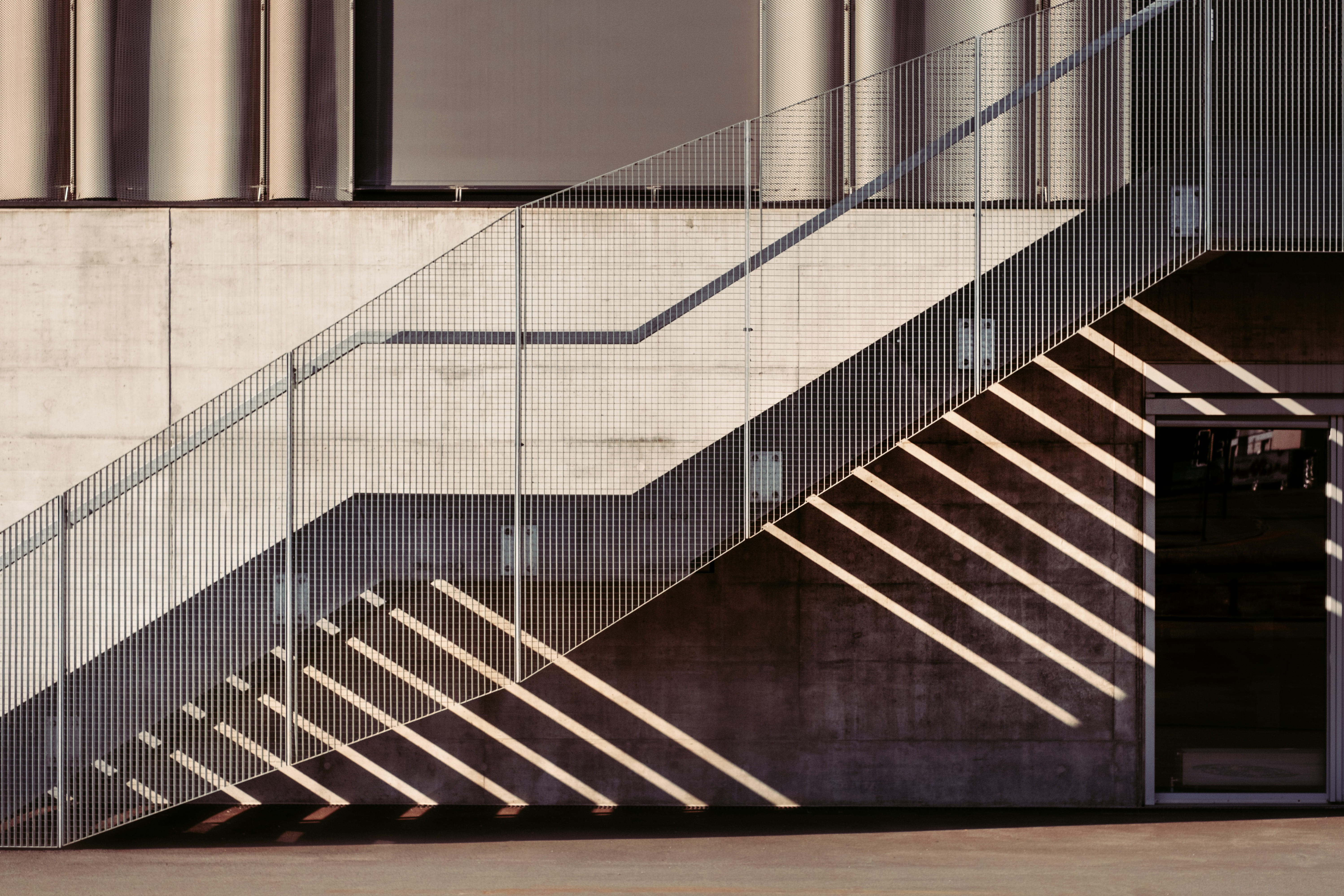 minimalist, staircase, 5K, railings, steps and staircases, day, railing, modern, gray, empty, pattern, shadow, sunlight, design, building exterior, architectural, HD Wallpaper