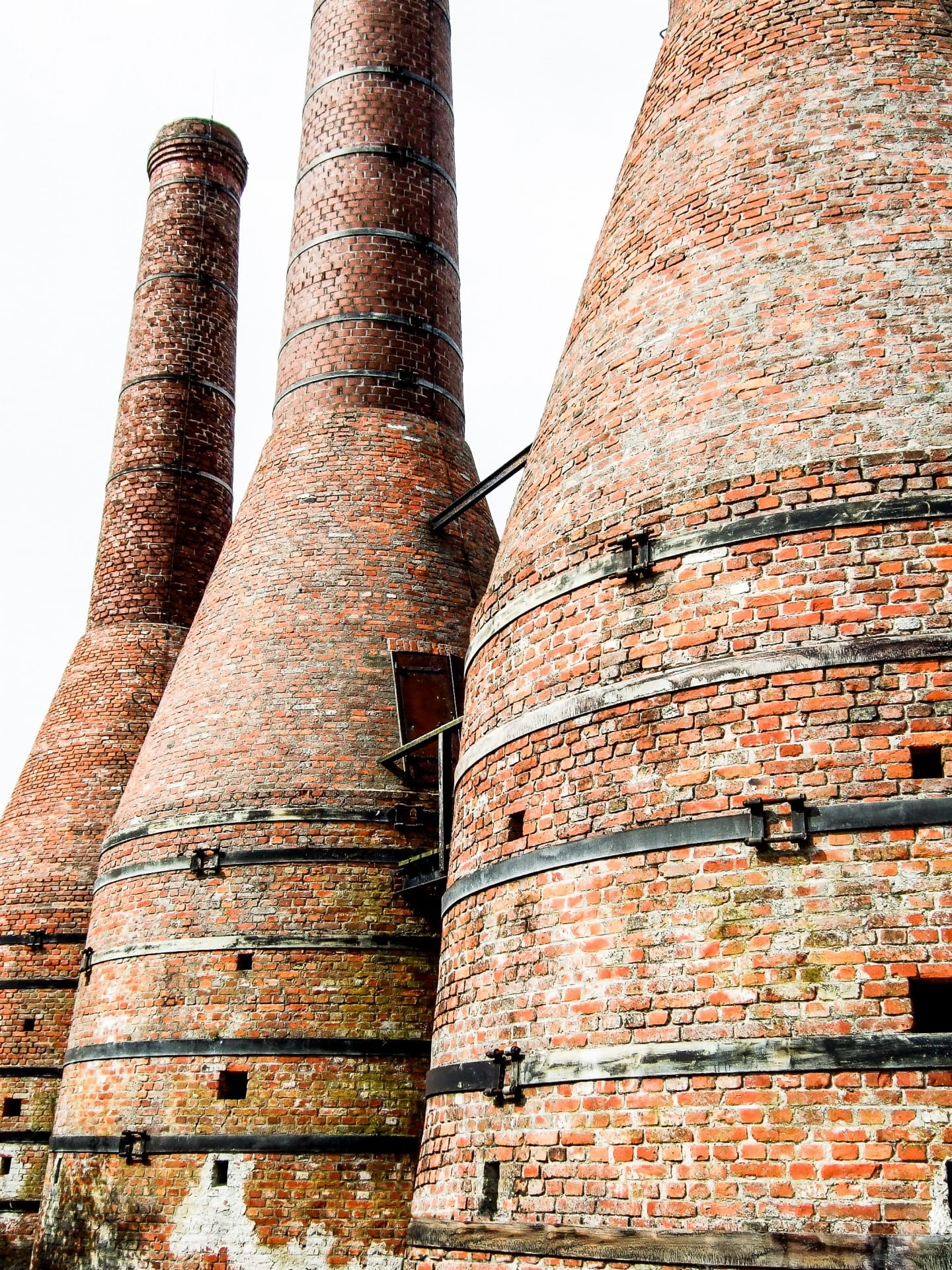 no people, brick wall, sky, the past, outdoors, authentic, bad condition, ovens, material, building exterior, brick, 1080P, masonry, nature, zuiderzeemuseum, Phone HD Wallpaper