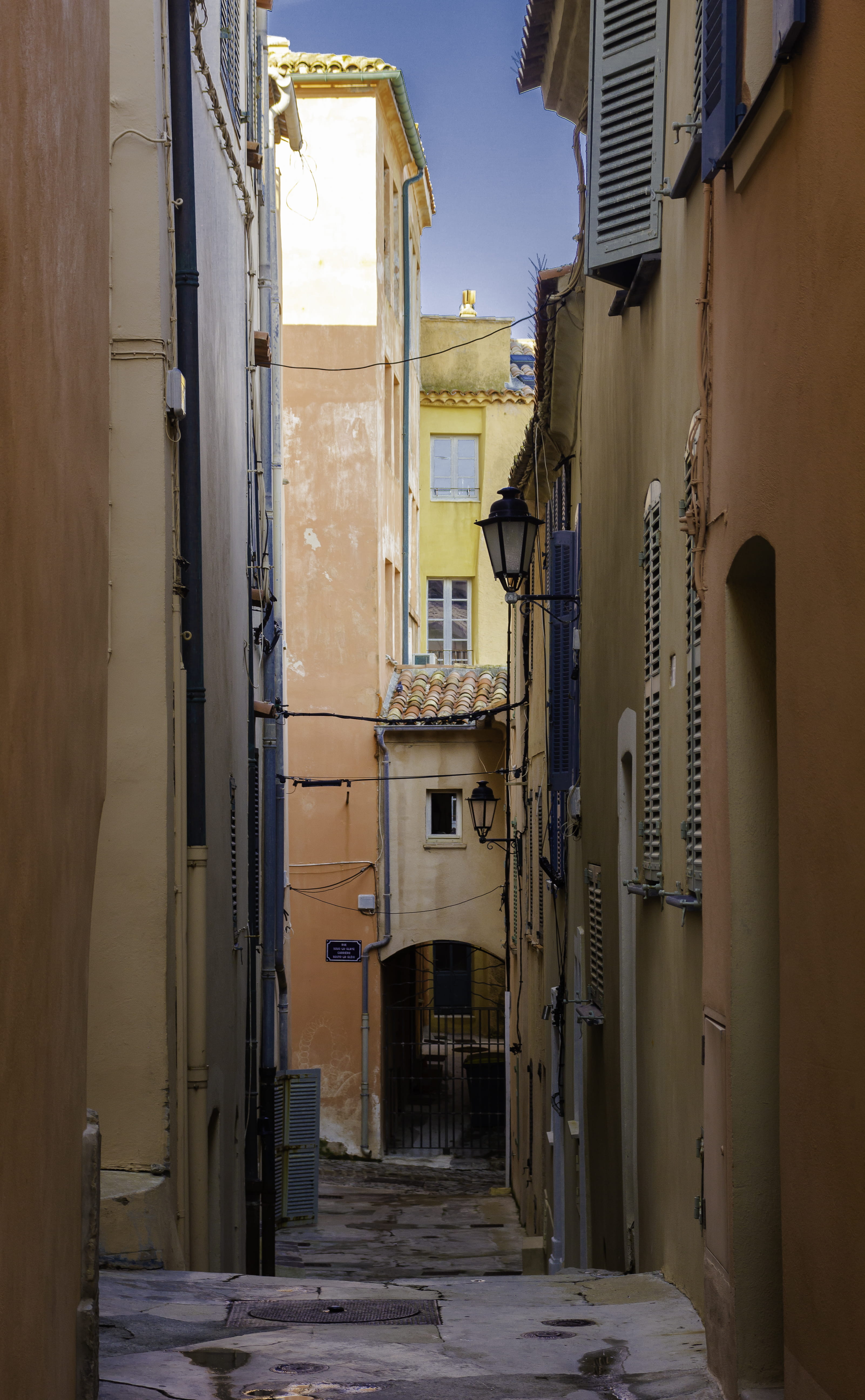 wall - building feature, long, footpath, no people, red, outdoors, day, mediterranean, building exterior, old, nature, window, city, authentic, alley, apartment, Phone HD Wallpaper
