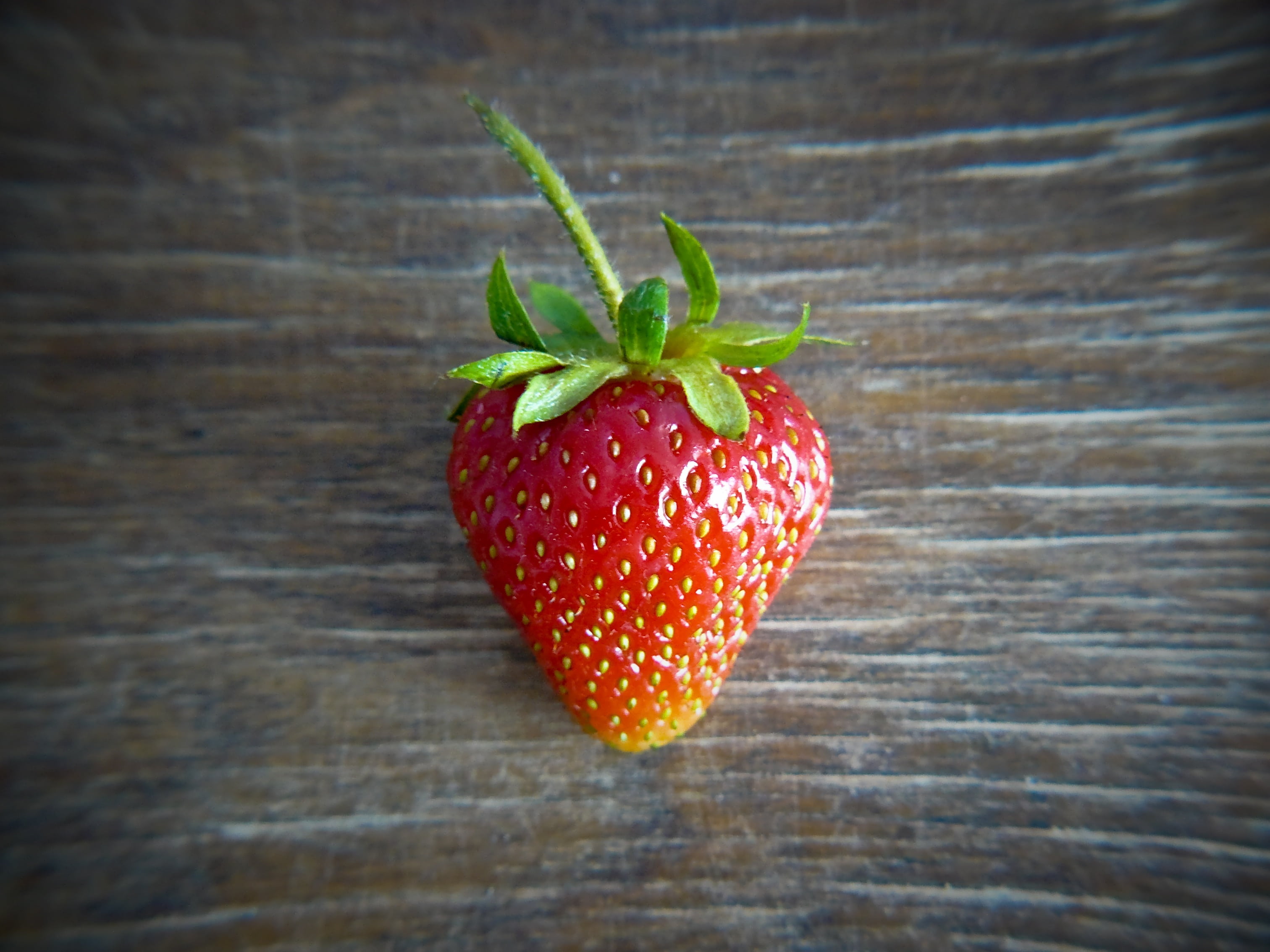 no people, eating, vegetarian, sweet Food, fruits and vegetables, green, brown, strawberry, sweet, organic, nutrition, healthy snacks, plant part, surface, HD Wallpaper