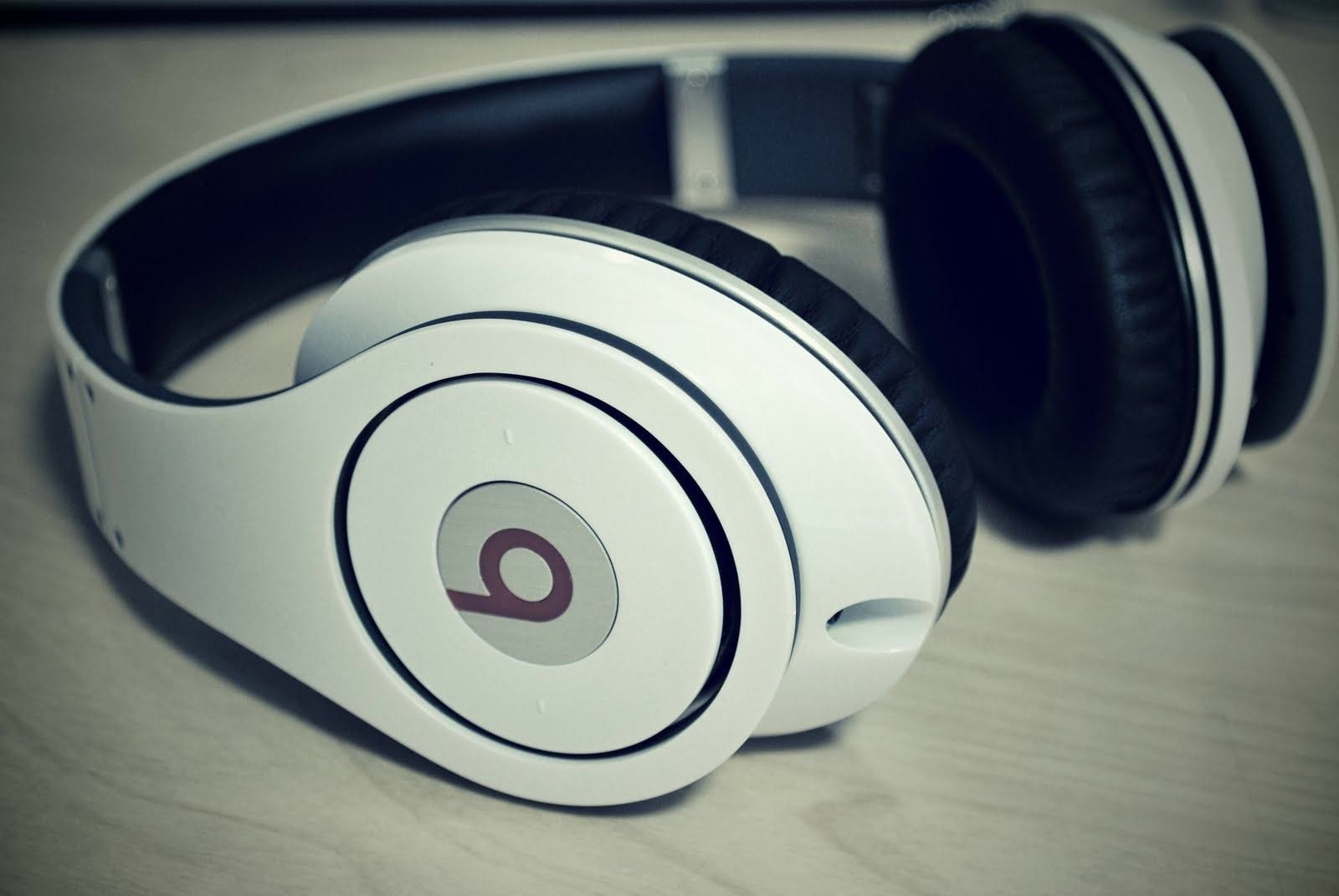 720P, plastic, technology, headphones, beats by dr.dre, HD Wallpaper