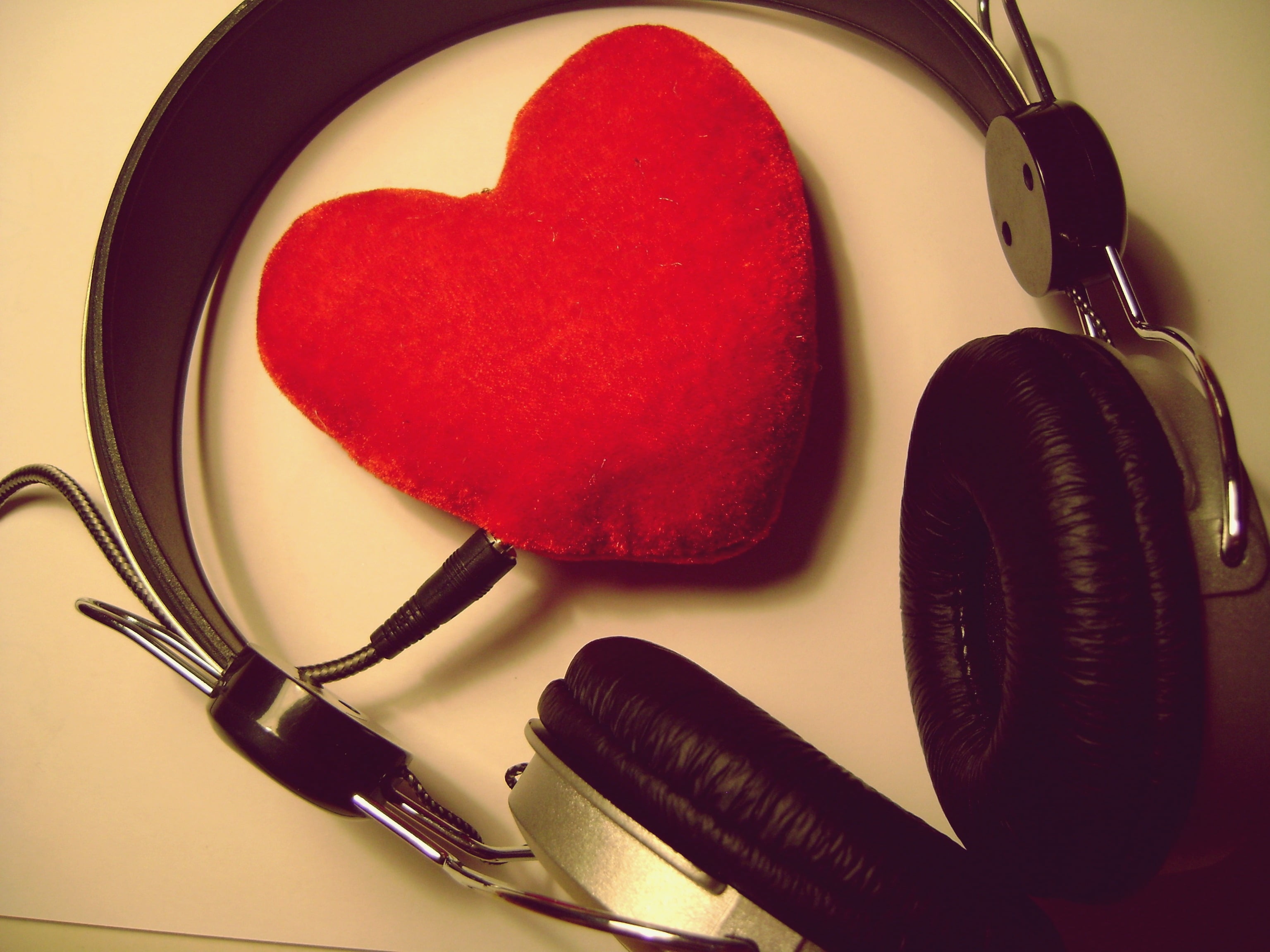 leather, heart Shape, positive emotion, Valentines day, table, romance, personal accessory, temptation, no People, 2K, heart, headphones, black, still life, HD Wallpaper