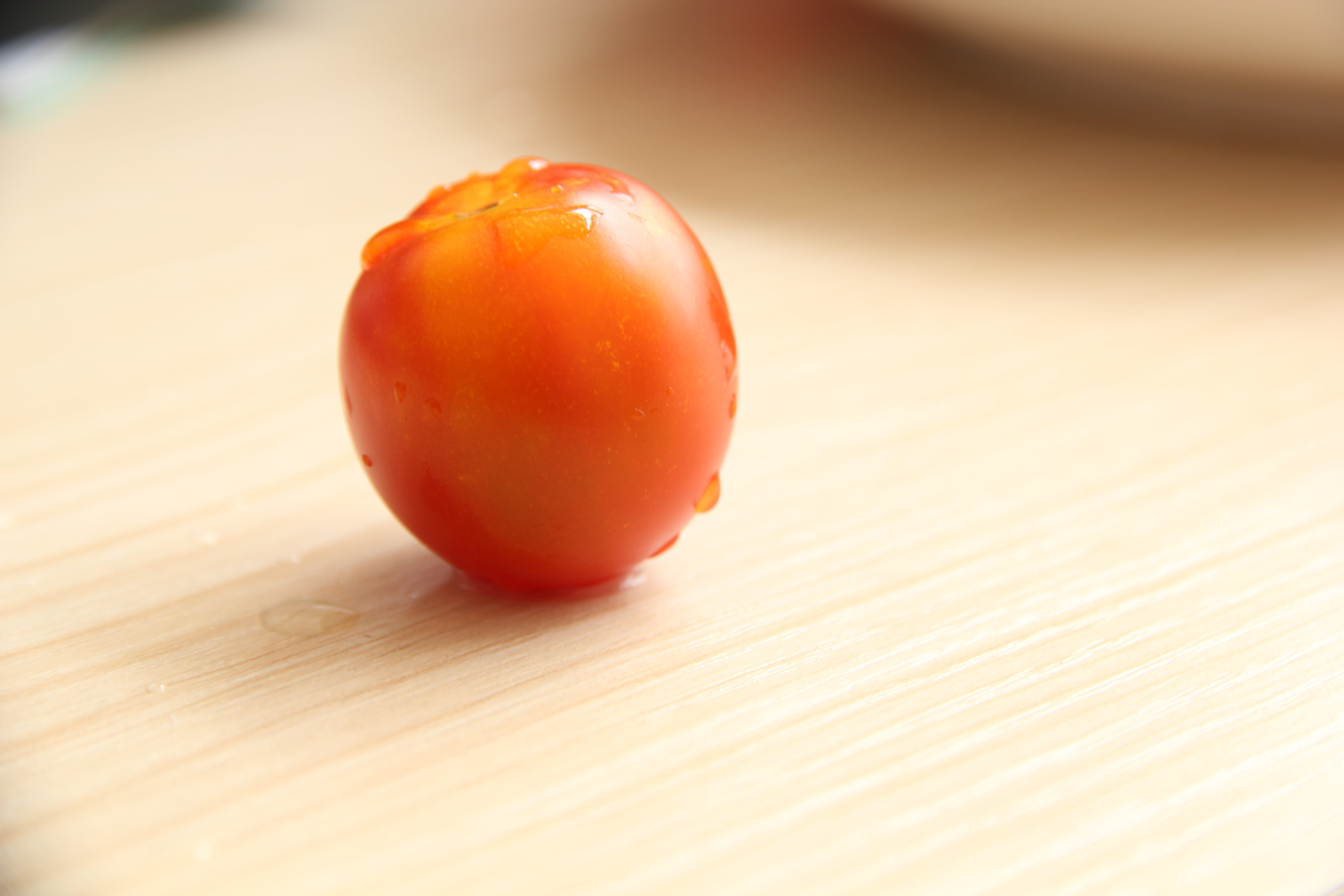 macro, no People, focus on foreground, 5K, food, wood - Material, plant, fruit, healthy Lifestyle, tomato, still life, leaf, indoors, orange, selective focus, HD Wallpaper