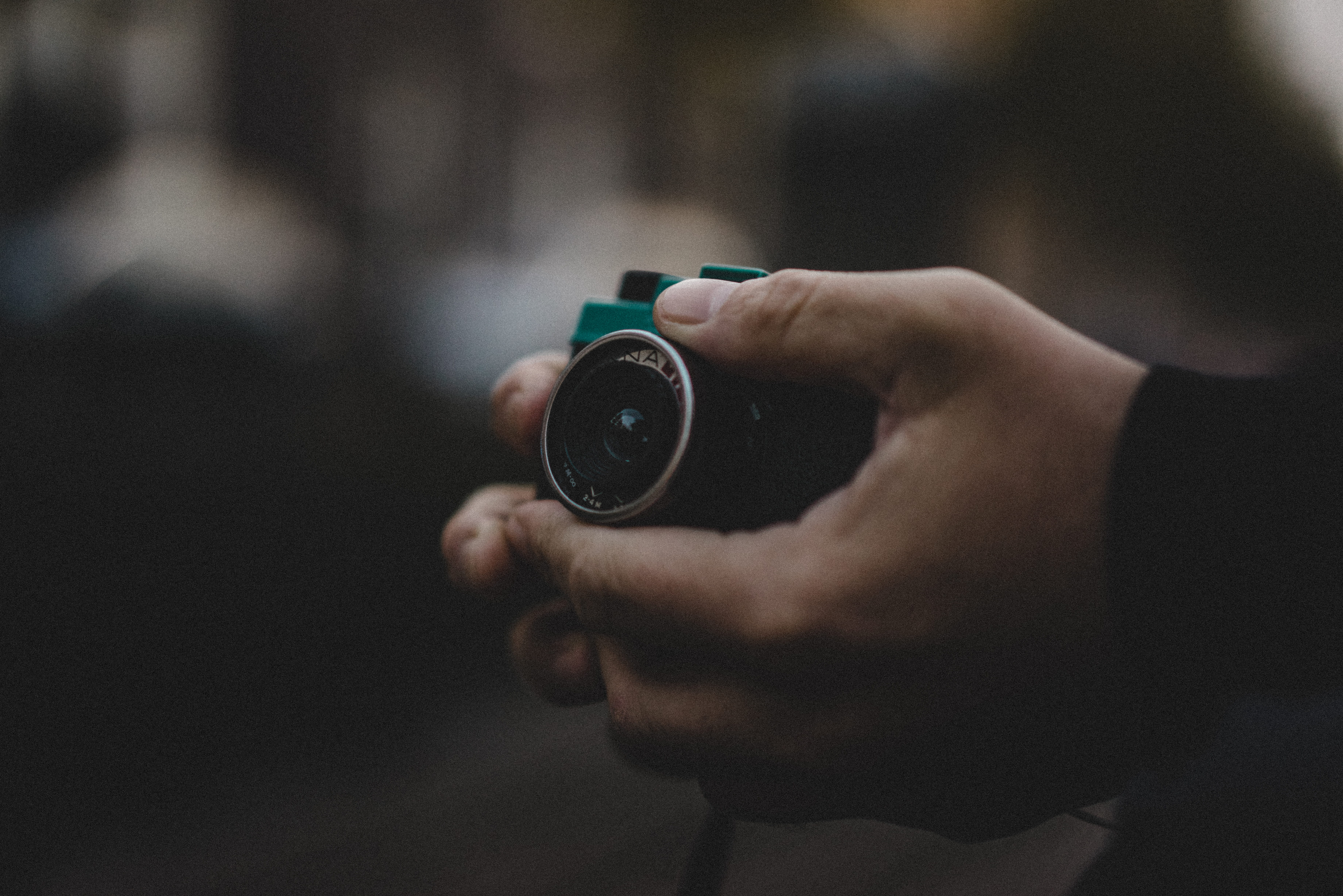 close up, human body part, person, photographer, adult, close-up, watch, hand, lens, focu, one person, dslr, patience, lens - optical instrument, black, HD Wallpaper