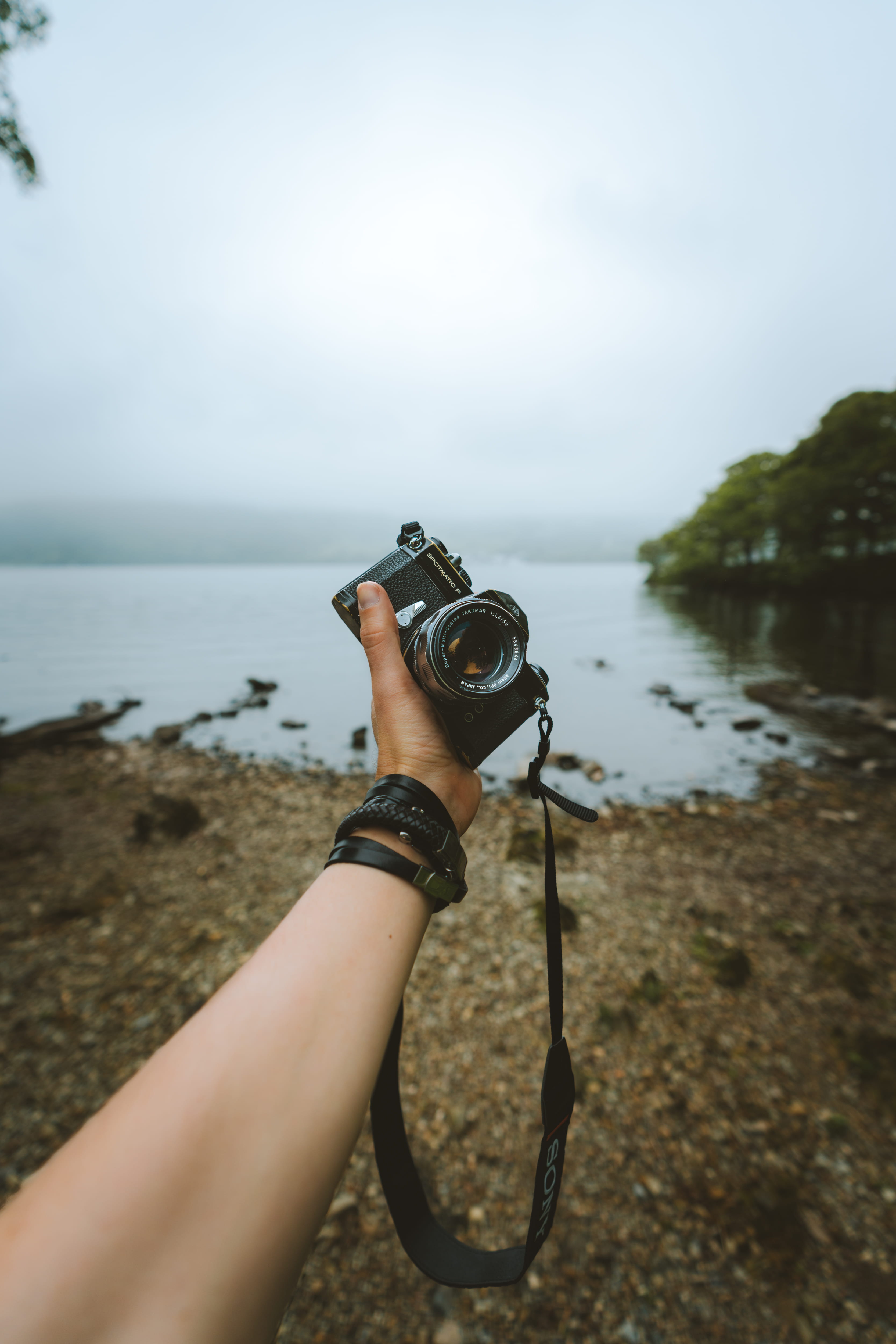 beach, land, film, real people, leisure activity, outdoors, holding, person, photography themes, camera - photographic equipment, technology, glass, seashore, Phone HD Wallpaper