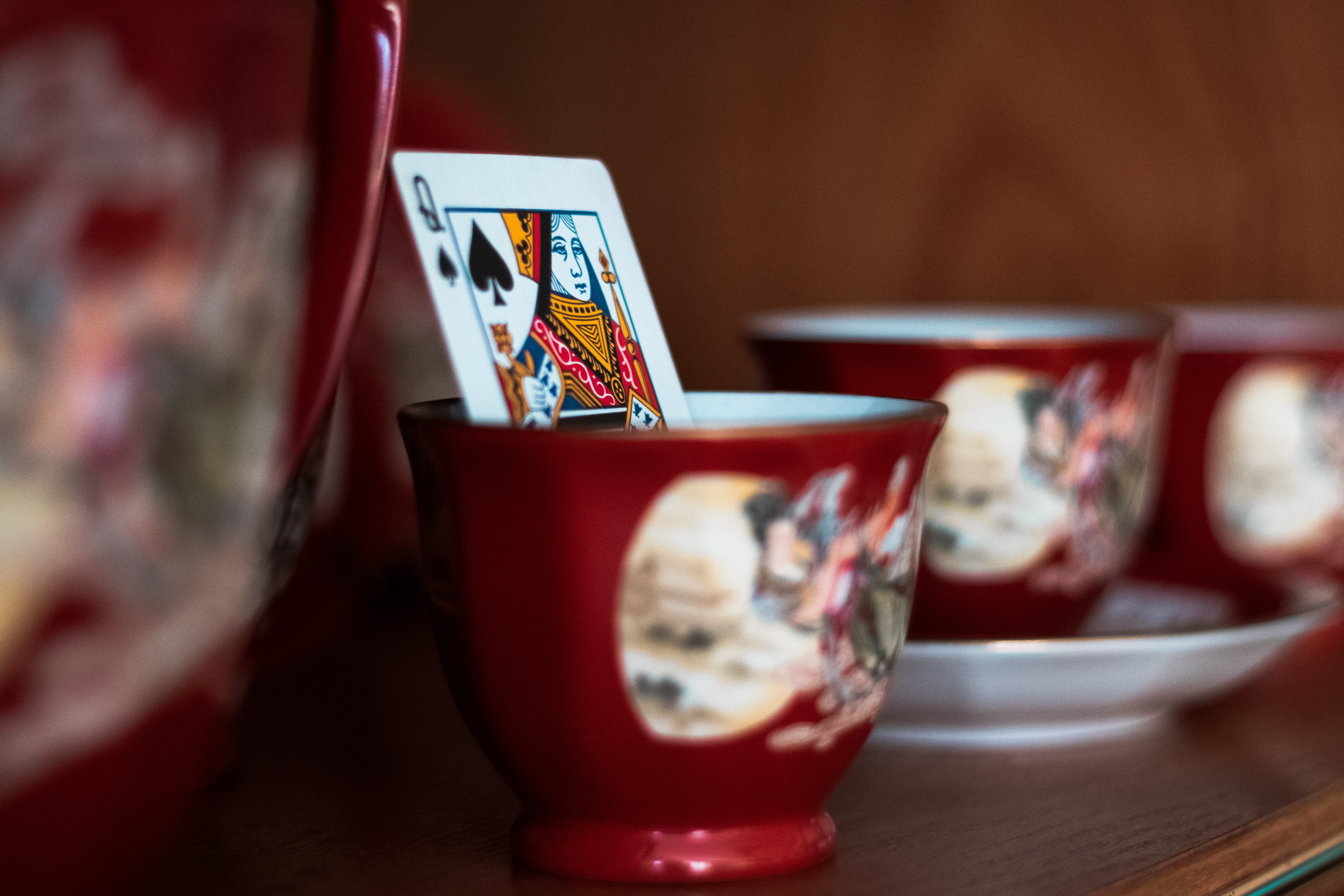 tea cup, no people, red, focus on foreground, wood - material, cards, win, close-up, refreshment, blackjack, still life, glass, cup, bowl, mug, drinking glass, HD Wallpaper