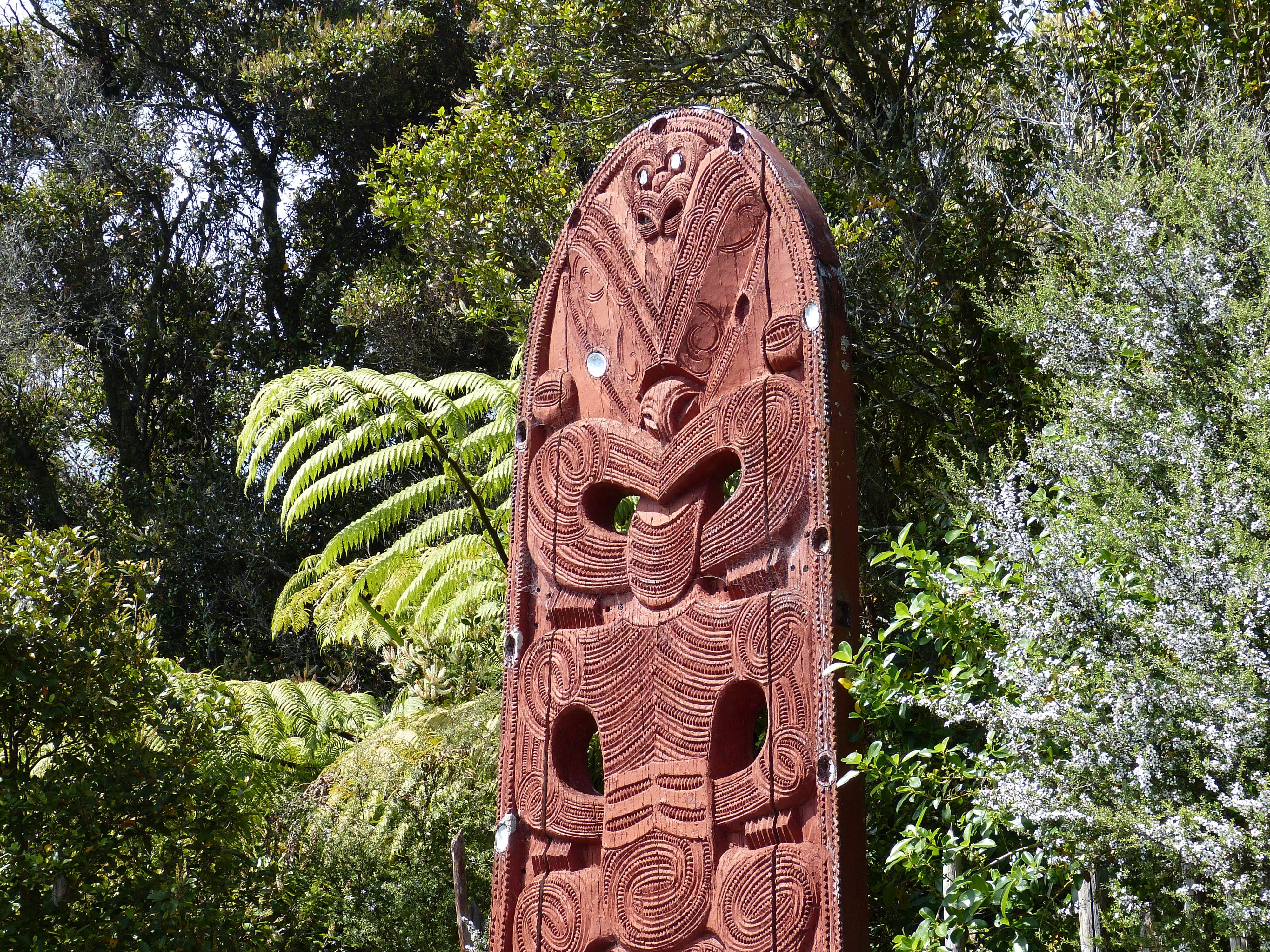 native american, craft, head, outdoor, new zealand, belief, growth, tongue, carve, sculpture, painted, north island, spirituality, low angle view, human representation, HD Wallpaper