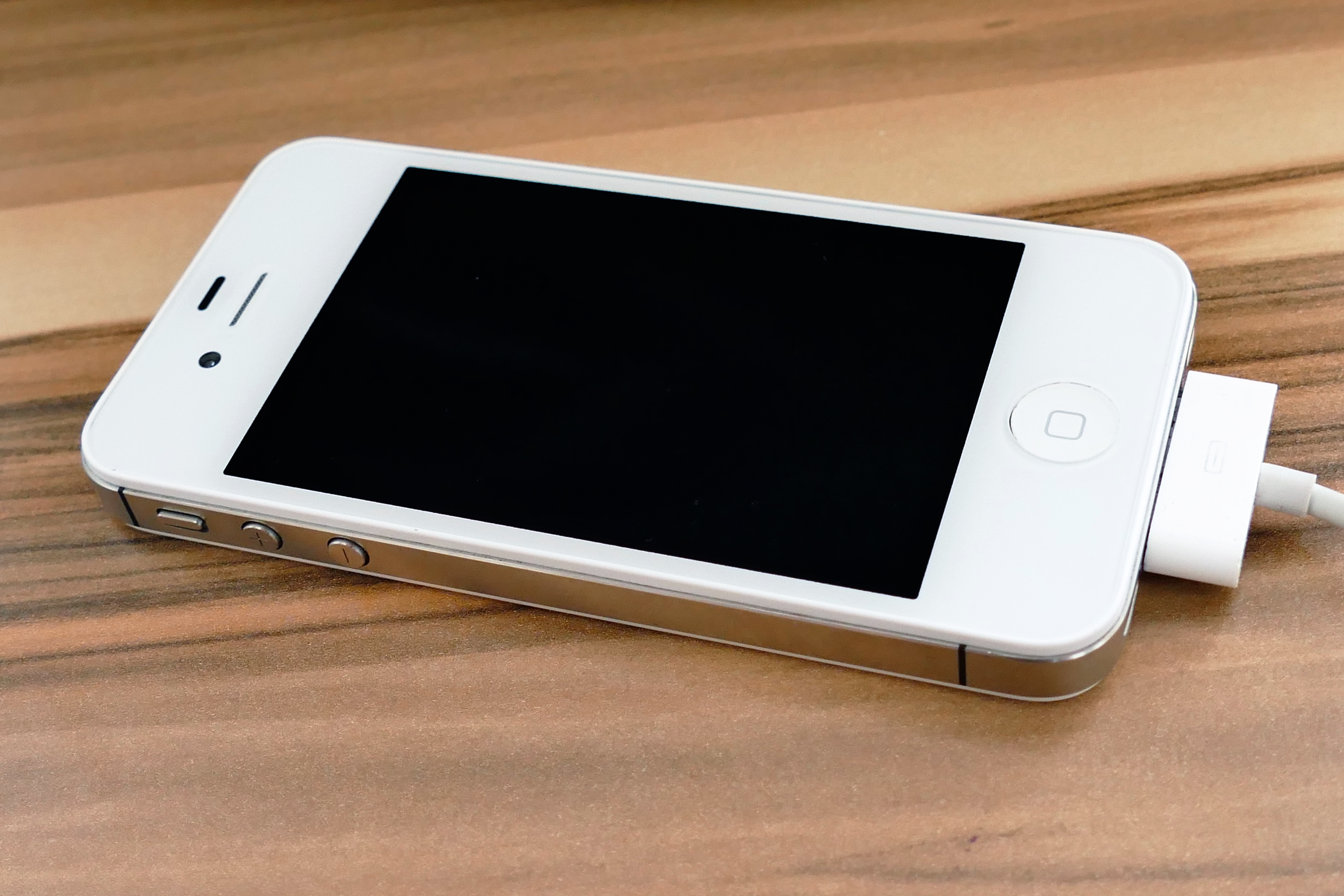 4s, table, electrical equipment, plugged, liquid-crystal display, copy space, network, charger, apple, mobile, digital, media, device screen, player, wireless technology, HD Wallpaper