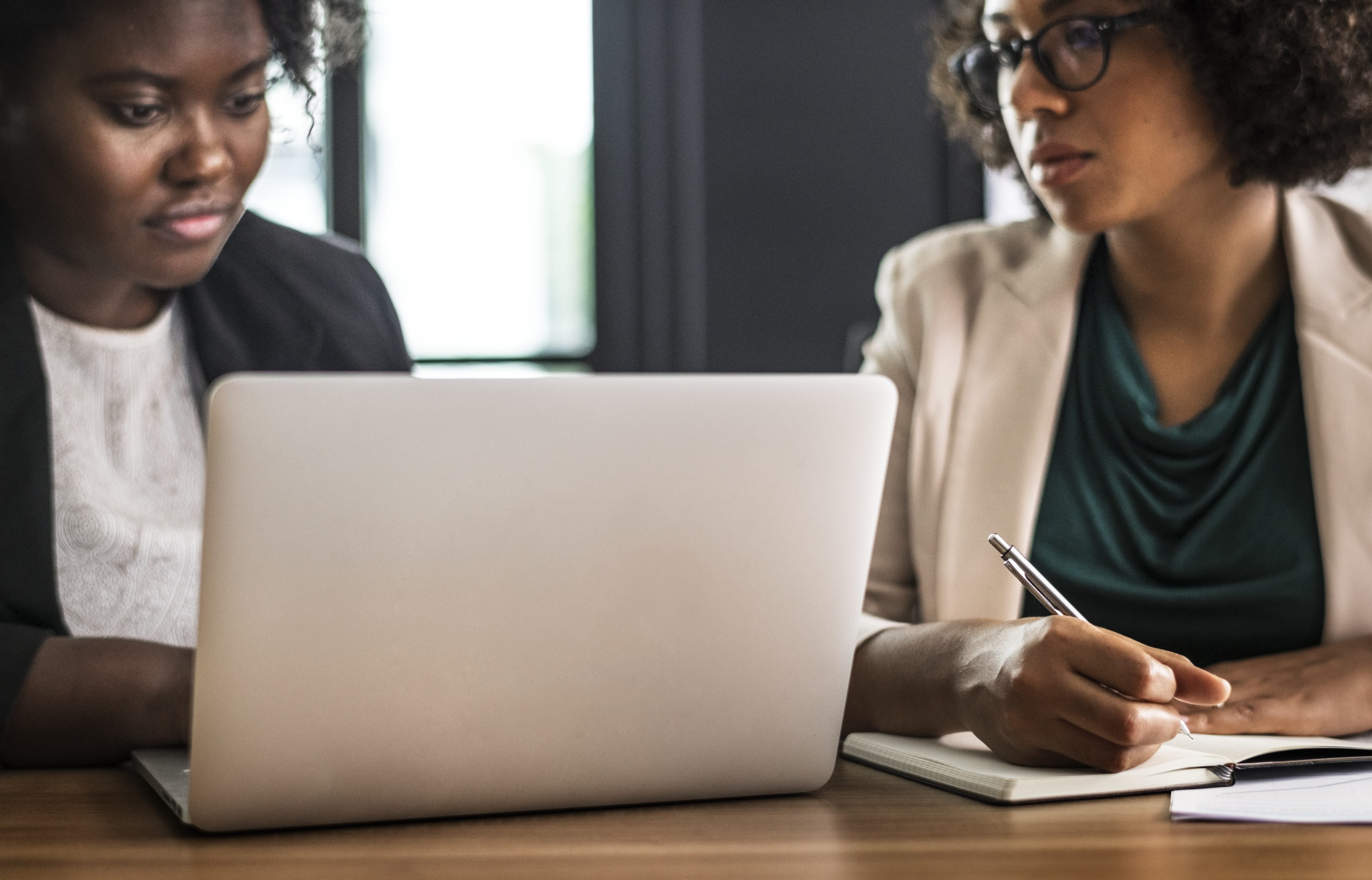 ideas, helping, digital device, business person, pen, note, afro, notebook, businesswoman, table, focus, young adult, 4K, computer, connection, communication, HD Wallpaper