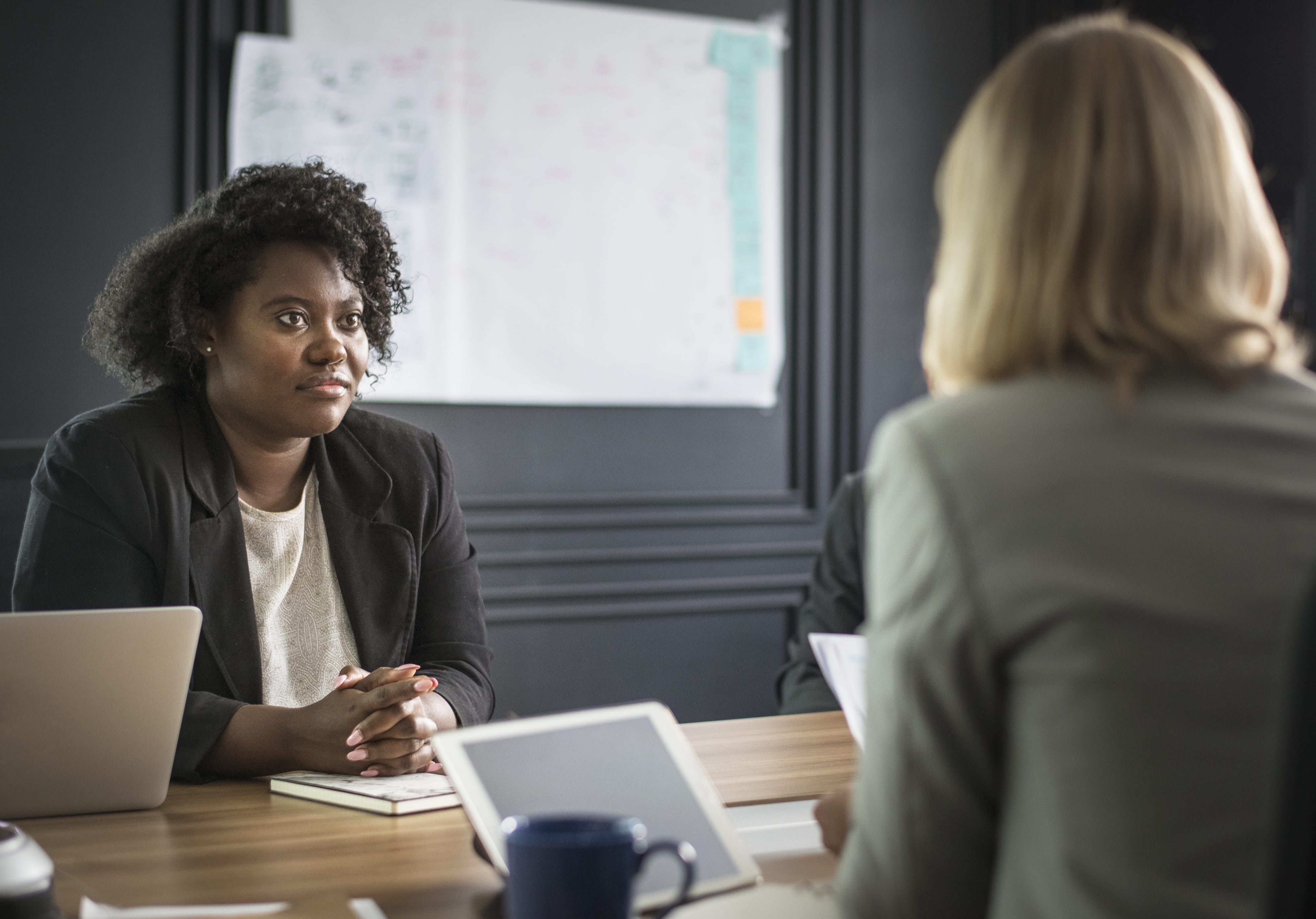 business, table, afro, digital device, sitting, discussion, teamwork, concentrated, communication, drink, corporate business, women, business people, using laptop, HD Wallpaper